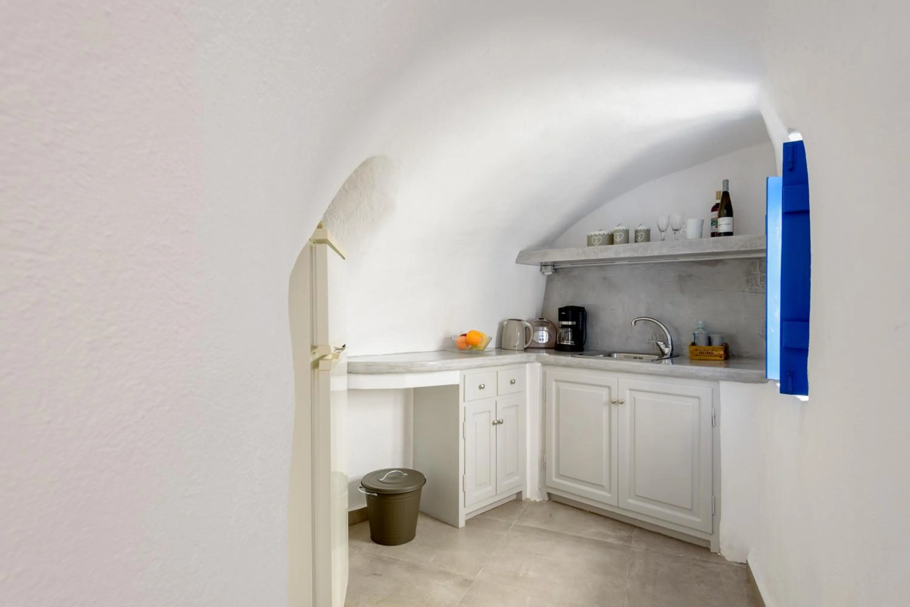 Kitchen or kitchenette in Ianthe Apartments & Villa