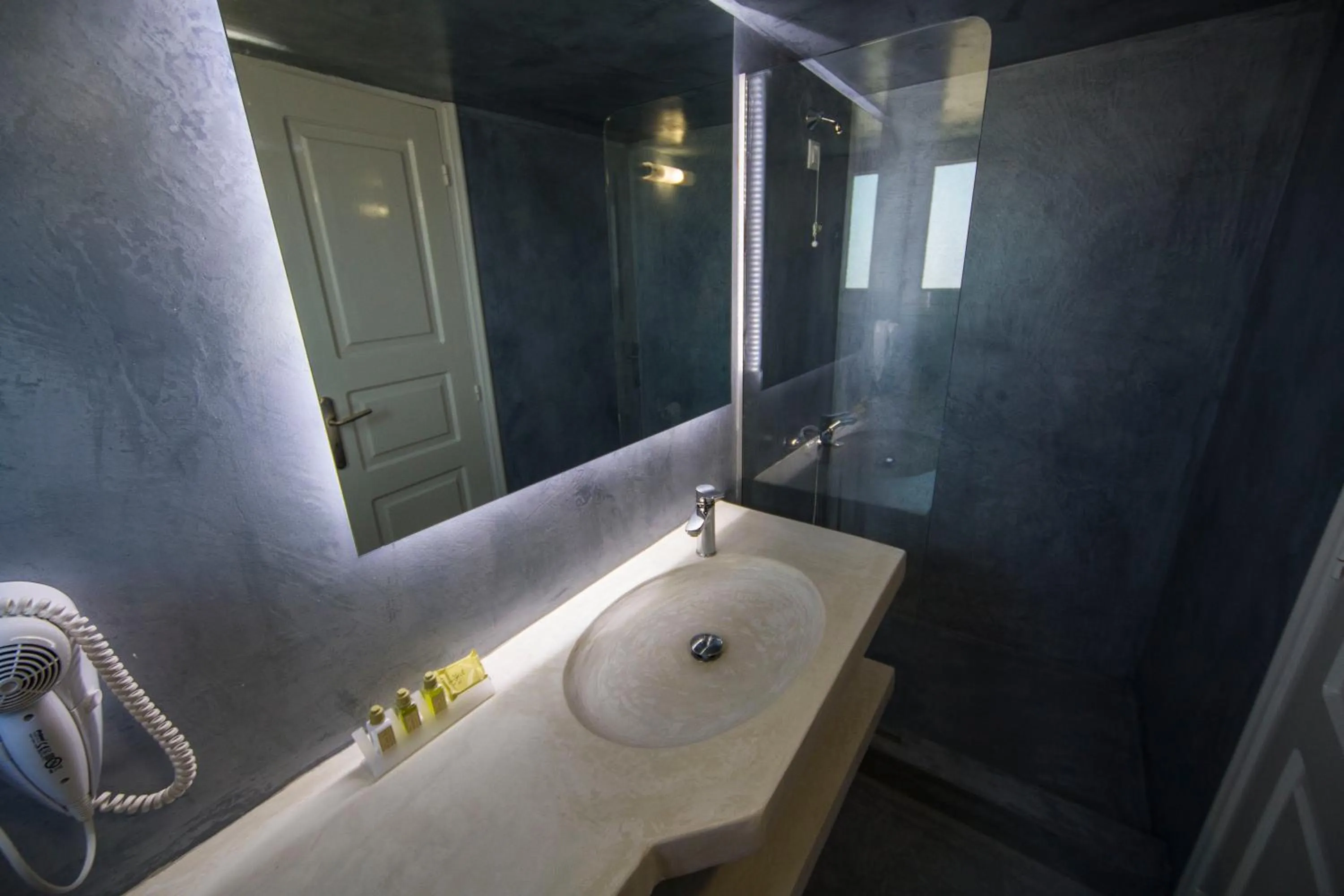 Bathroom in Ianthe Apartments & Villa