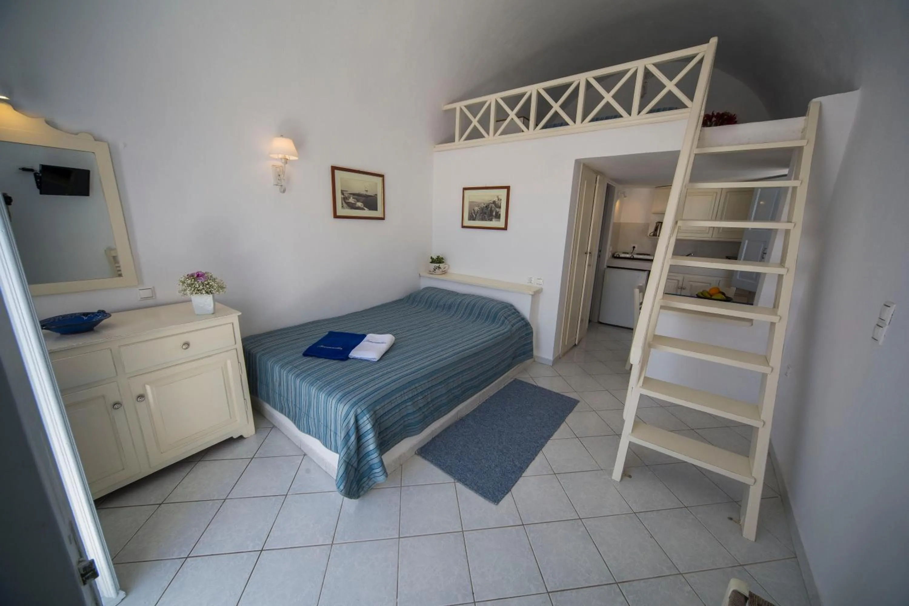 Photo of the whole room, Bed in Ianthe Apartments & Villa