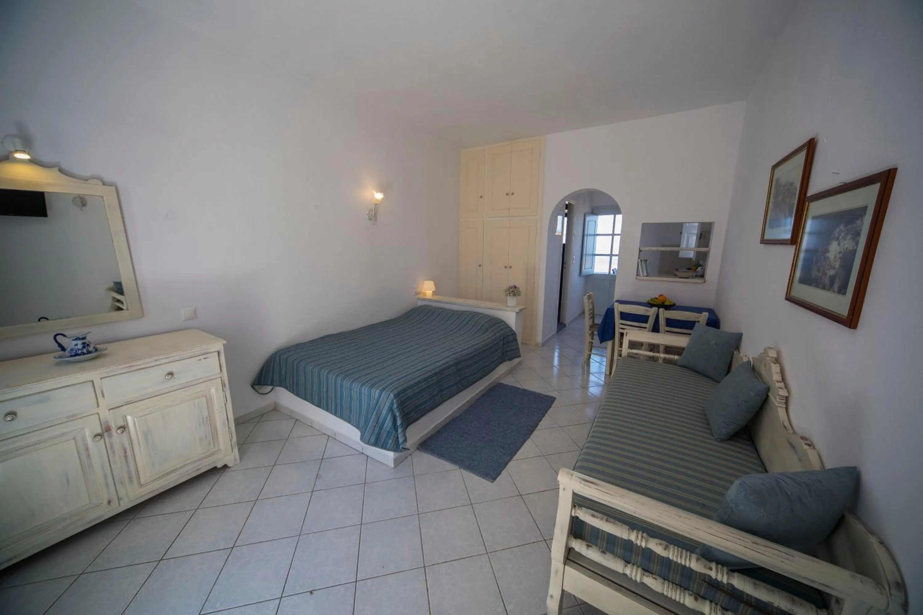 Photo of the whole room, Bed in Ianthe Apartments & Villa