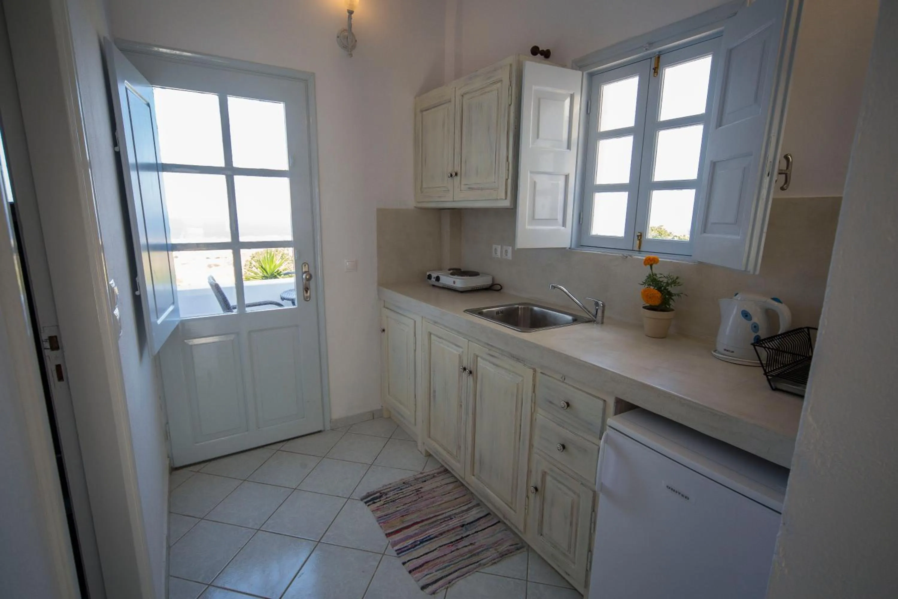 Kitchen or kitchenette in Ianthe Apartments & Villa