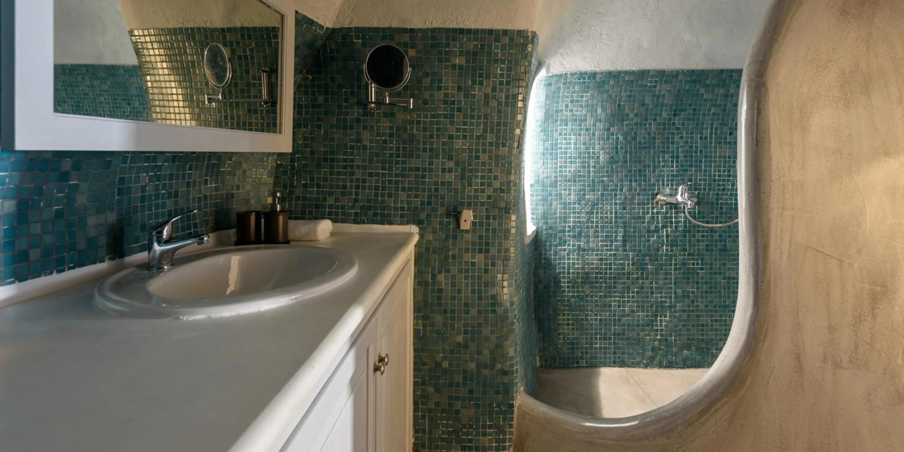 Bathroom in Ianthe Apartments & Villa