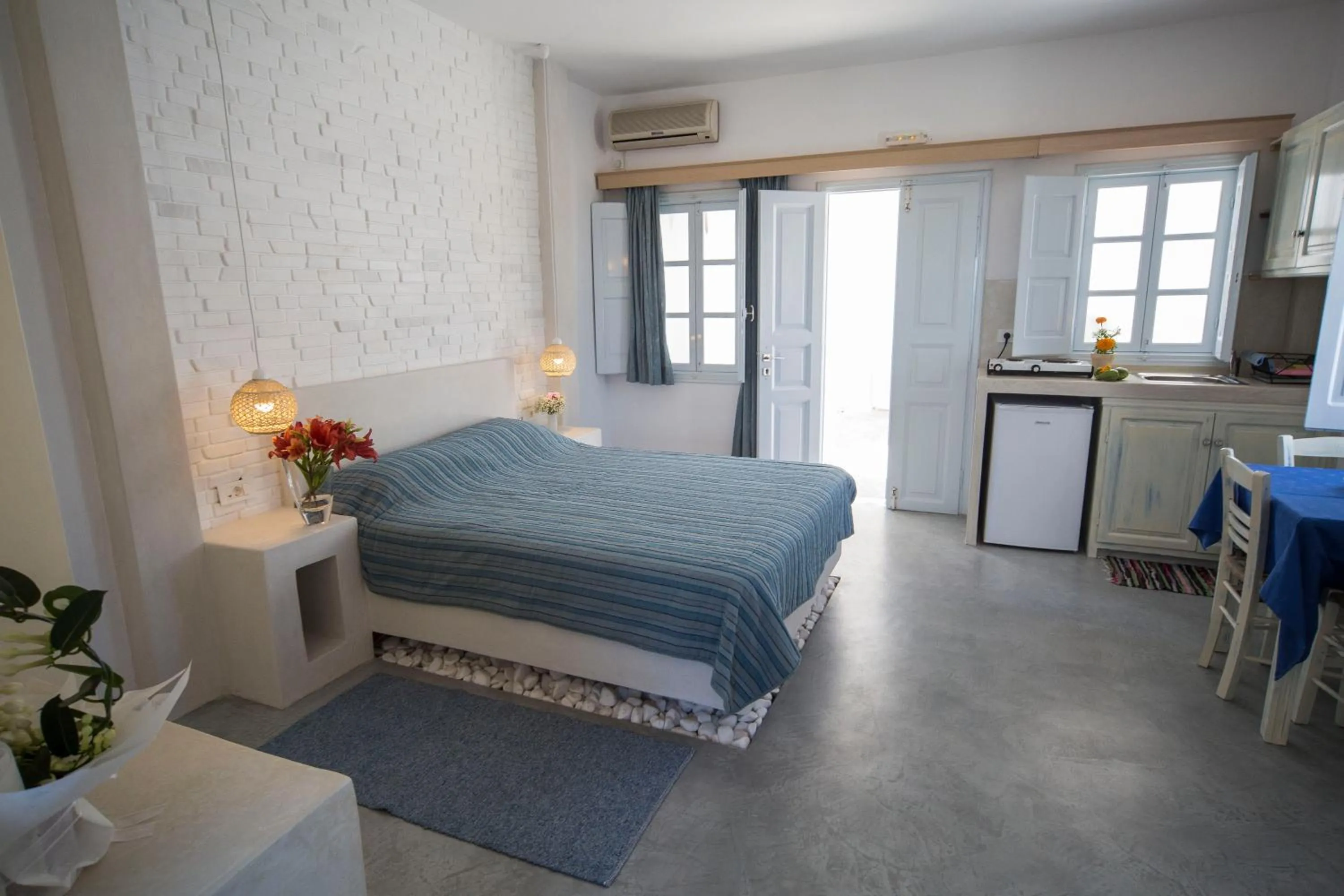 Photo of the whole room, Bed in Ianthe Apartments & Villa