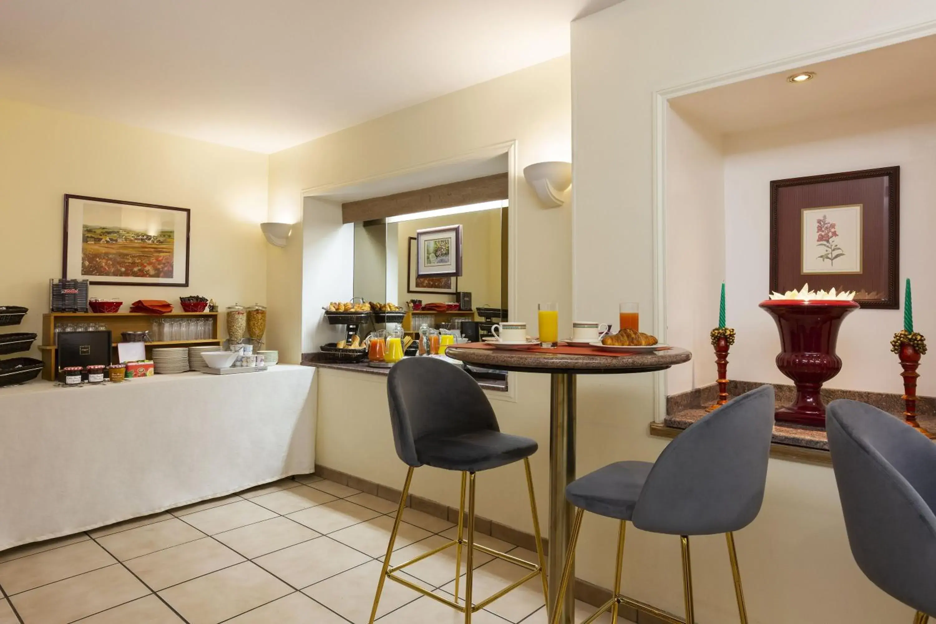 Buffet breakfast in Résidence du Pré Buffet breakfast in Résidence du Pré