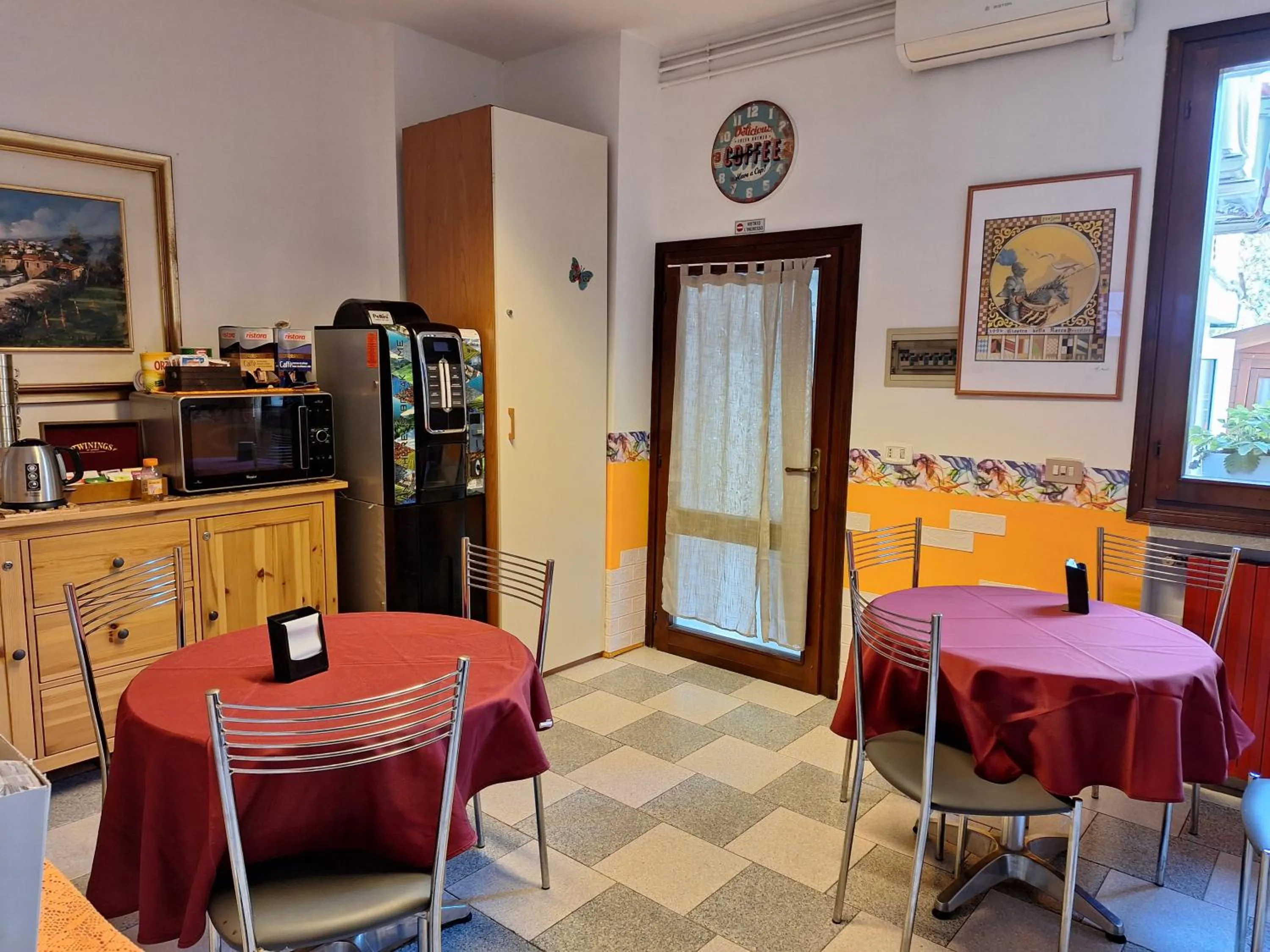 Communal lounge/ TV room in Affittacamere Due Mori