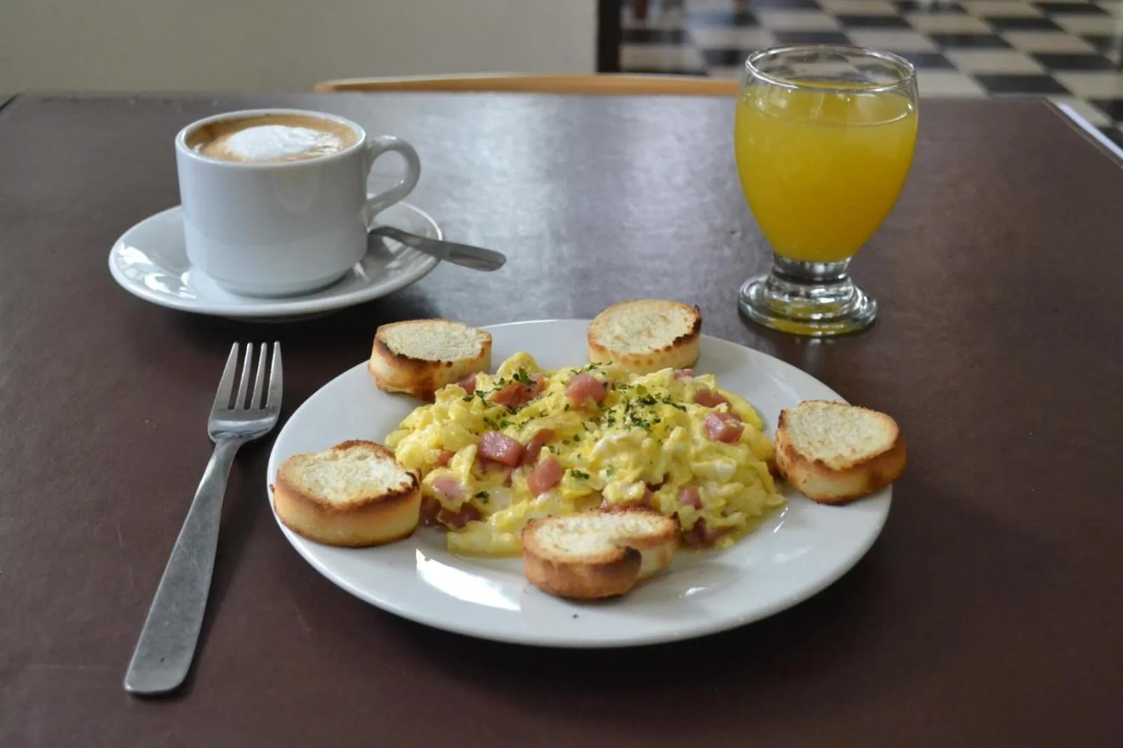 Restaurant/places to eat in Che Argentina Hostel Suites