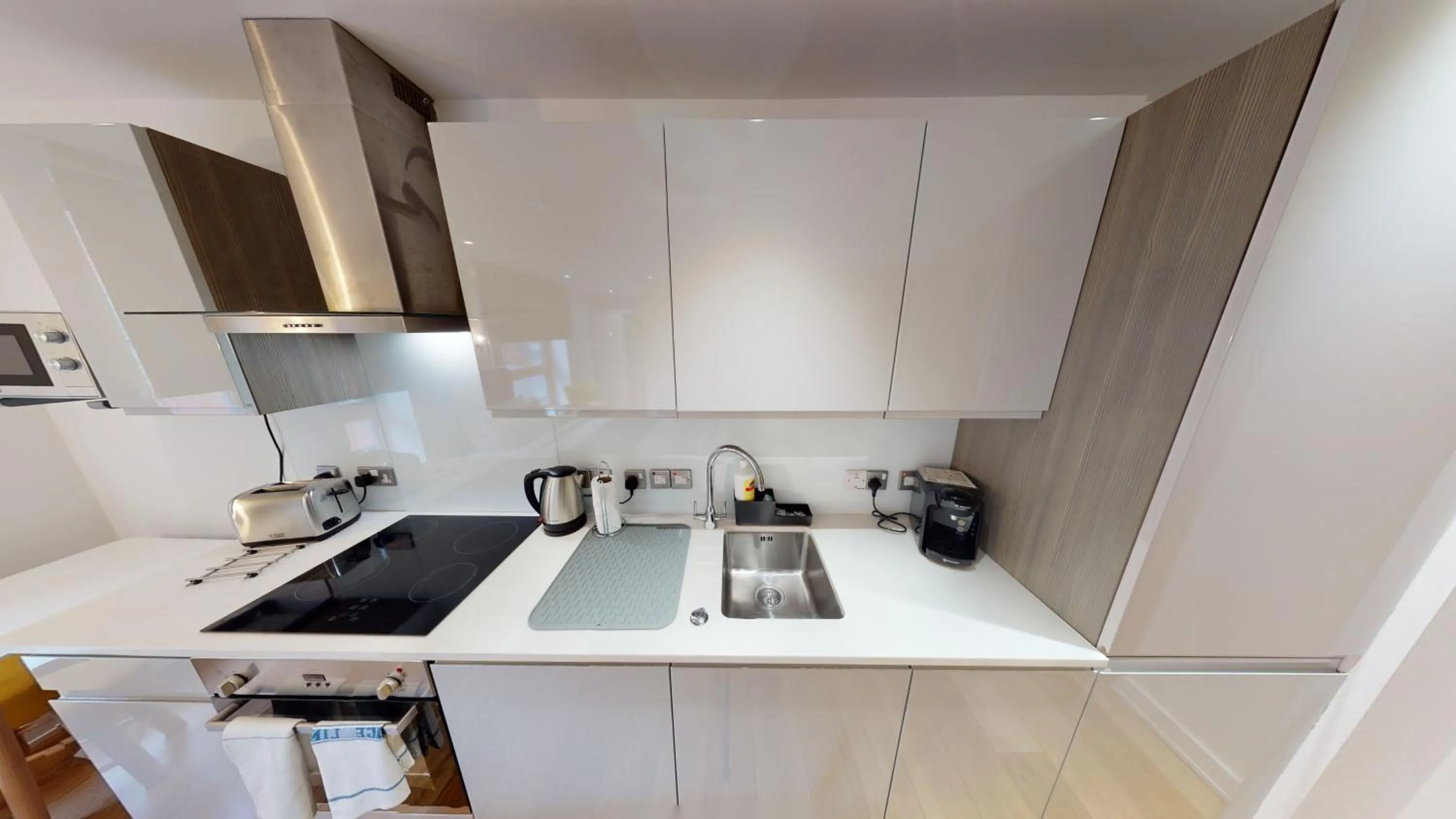 Kitchen or kitchenette in Quay Apartments Manchester