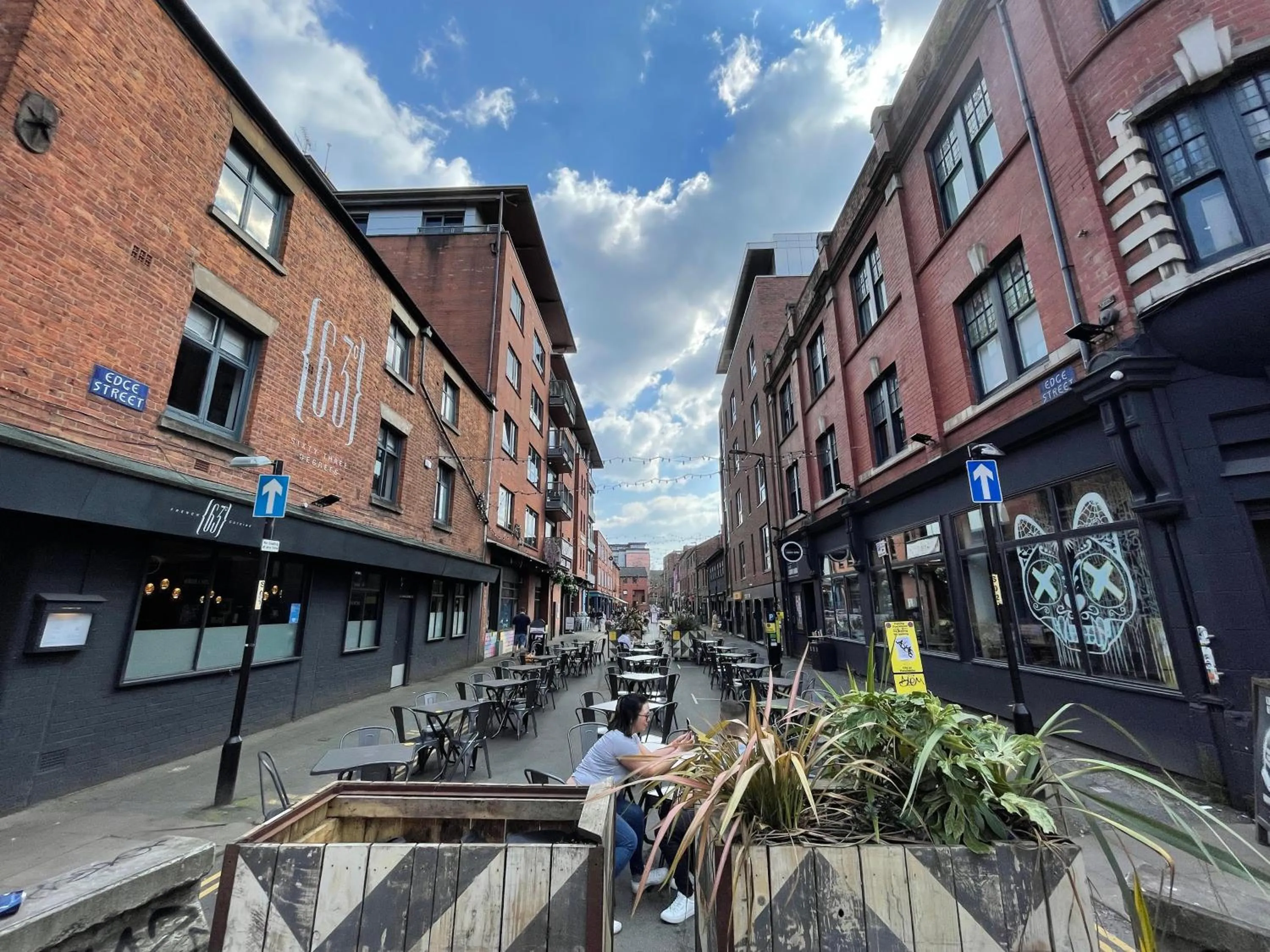 Restaurant/places to eat in Quay Apartments Manchester