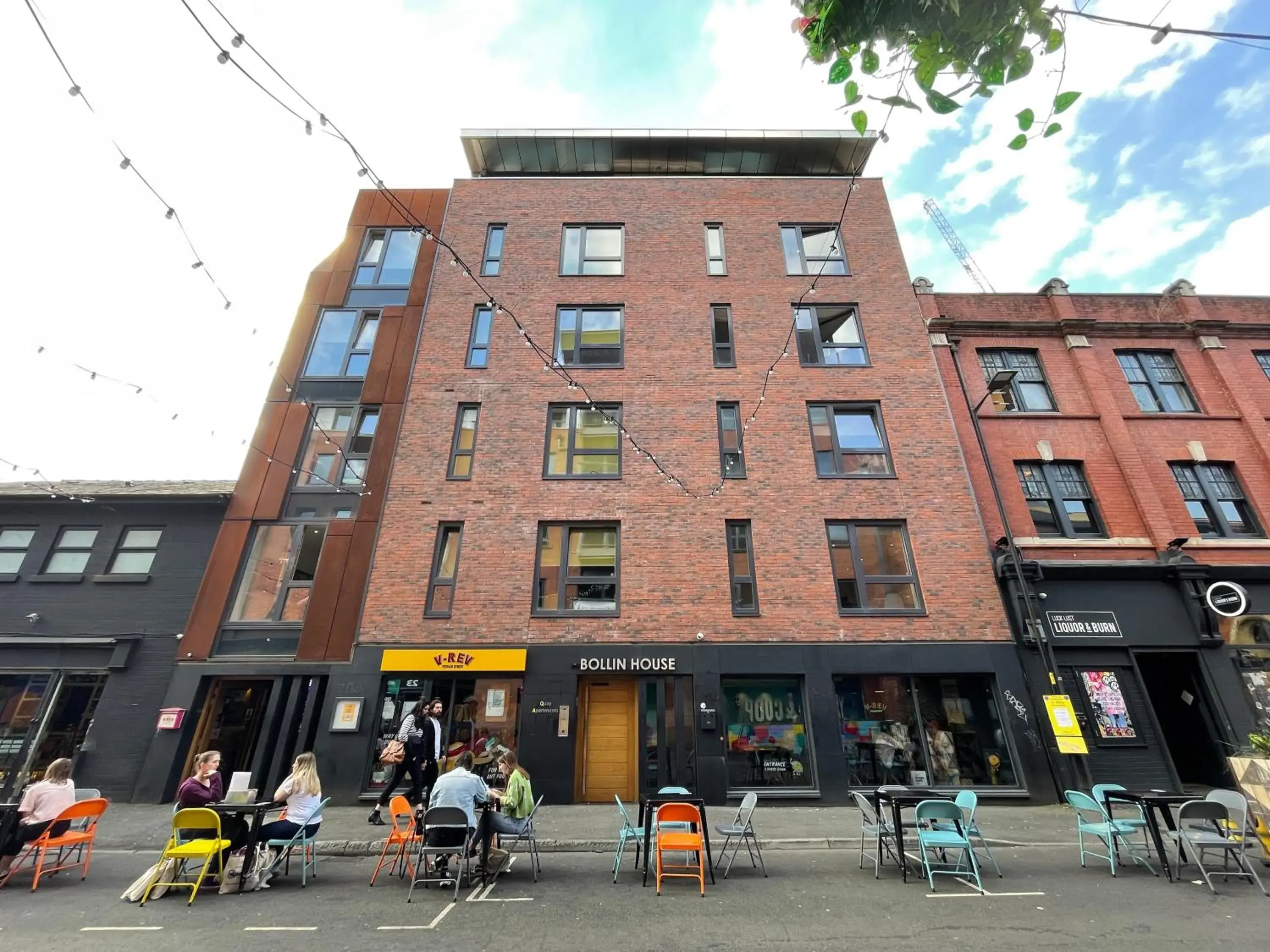 Property building in Quay Apartments Manchester Property building in Quay Apartments Manchester