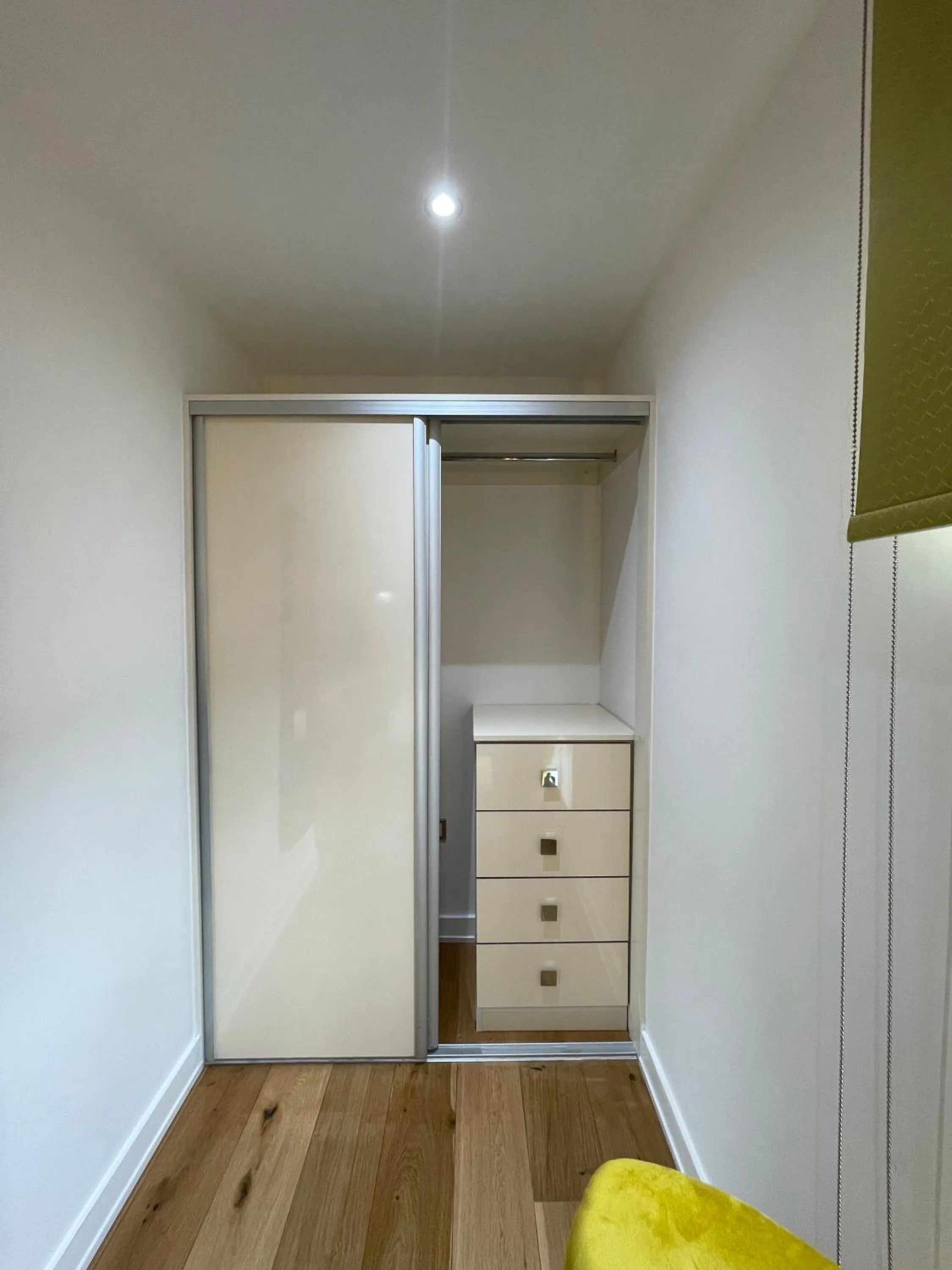 wardrobe in Quay Apartments Manchester