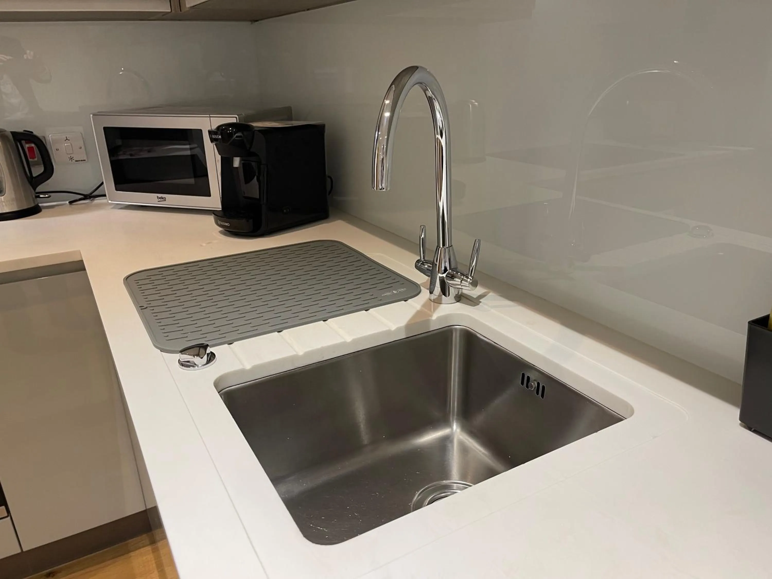 Kitchen or kitchenette in Quay Apartments Manchester