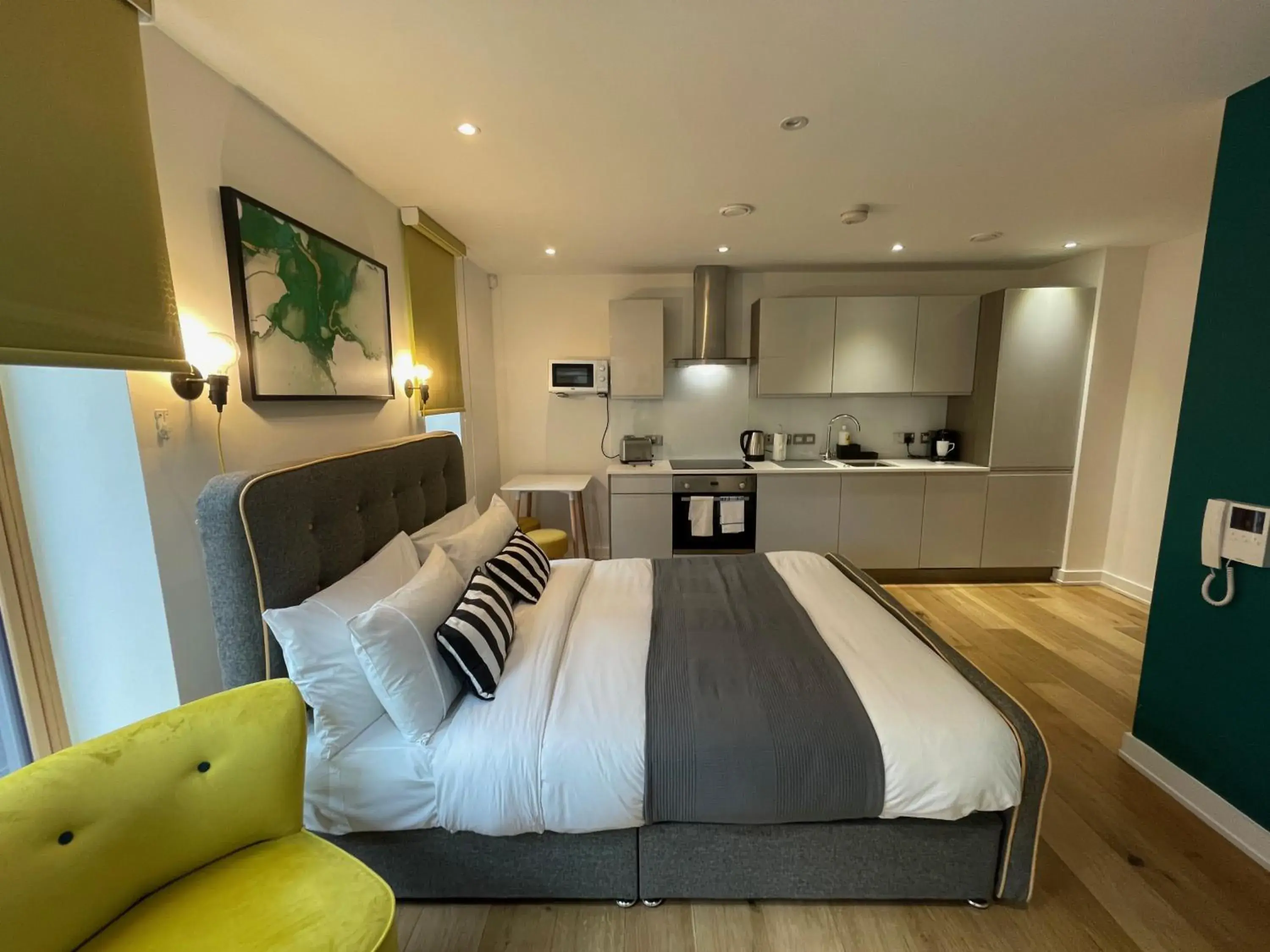 Studio Apartment in Quay Apartments Manchester Studio Apartment in Quay Apartments Manchester