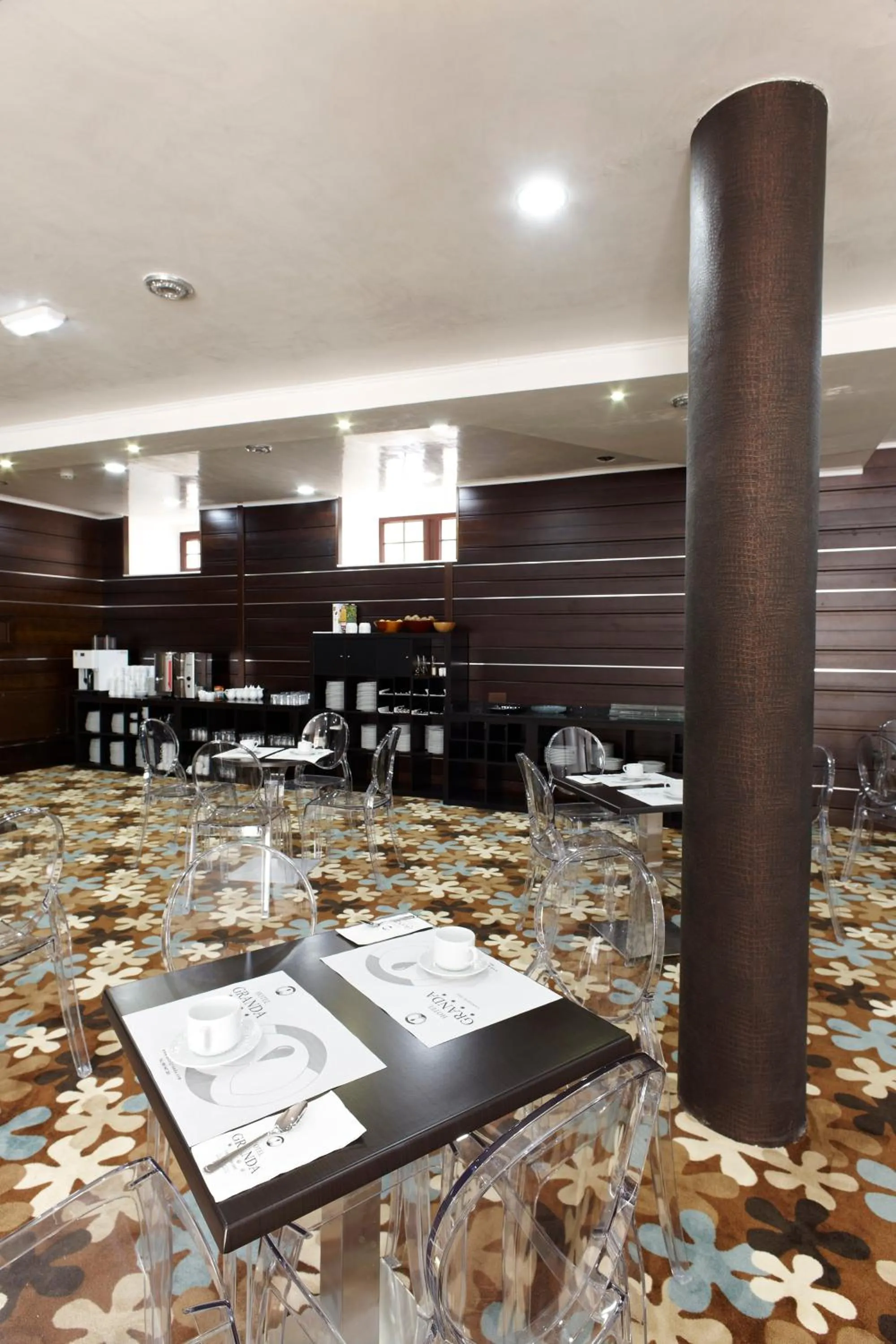 Restaurant/places to eat in Hotel Granda