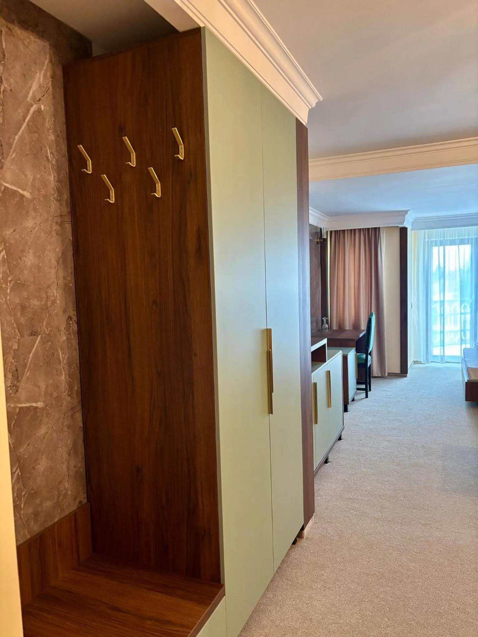 wardrobe, Bed in Hotel President