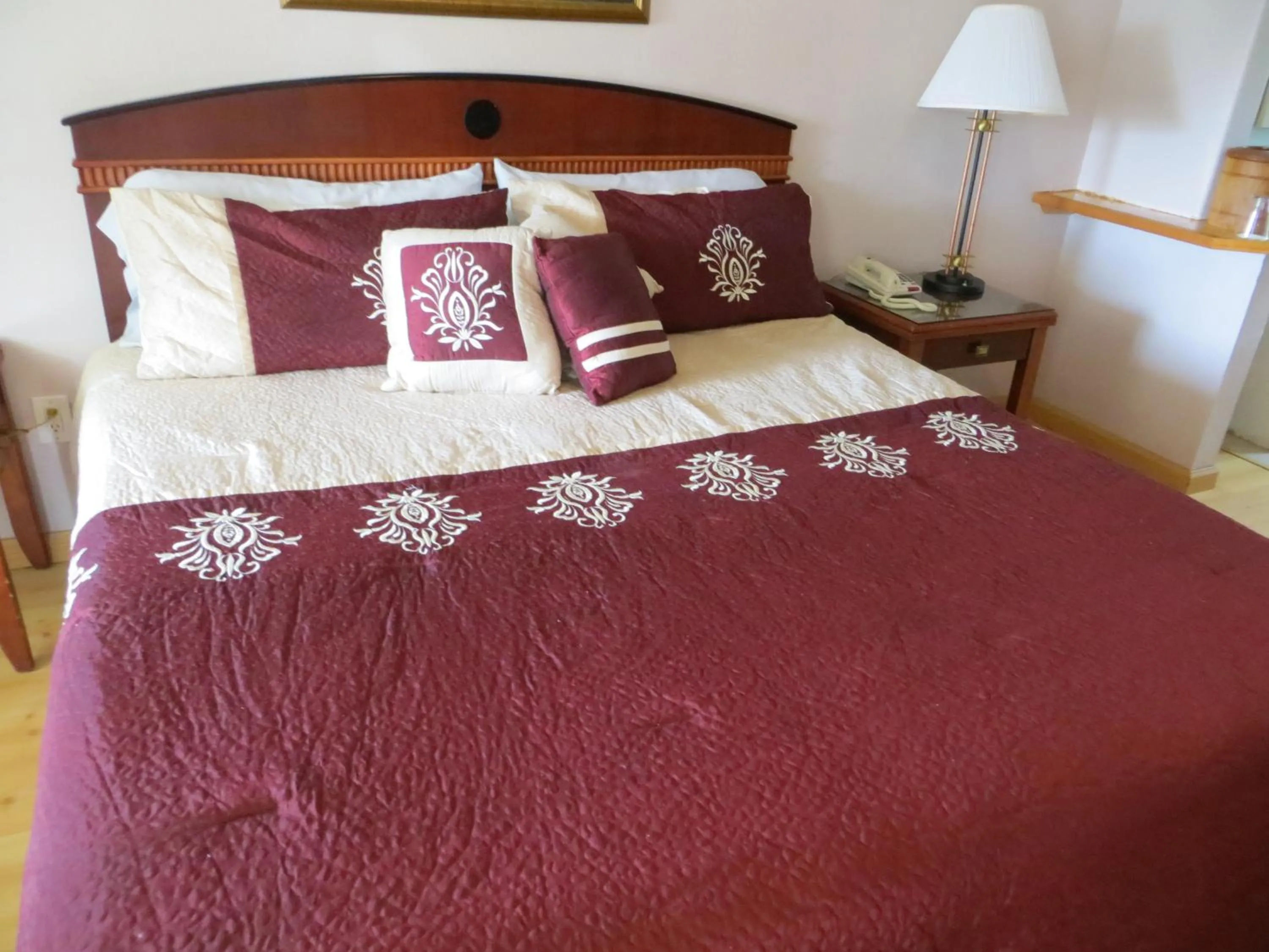 Bed in Coast Inn and Spa