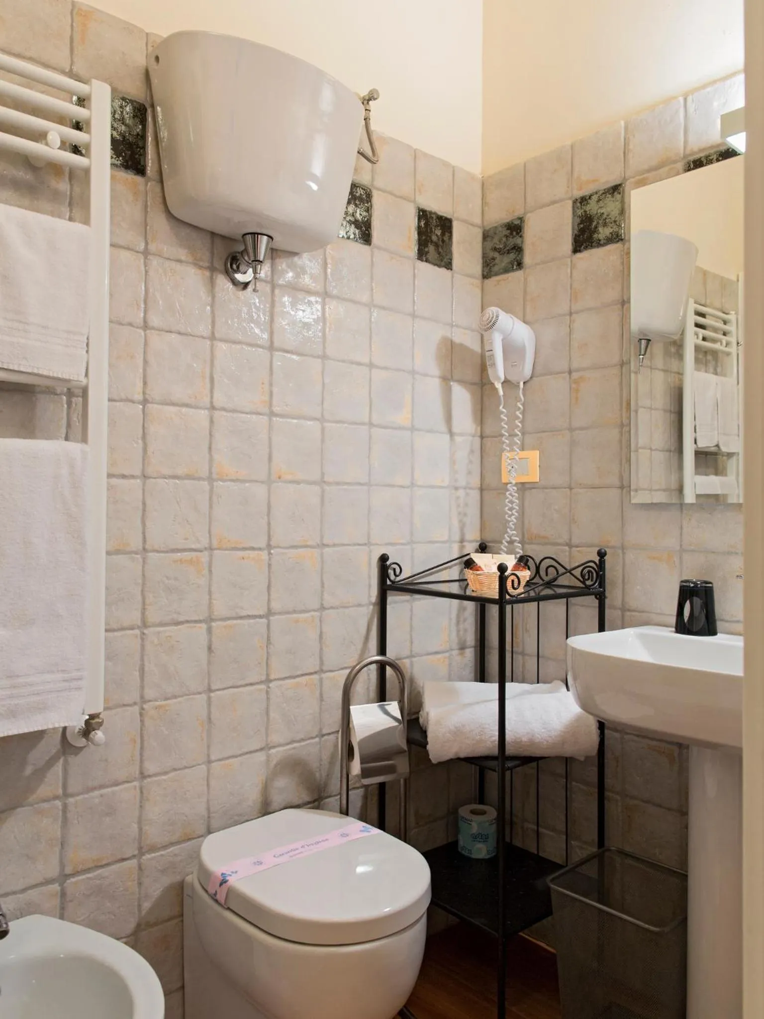 Bathroom in B&B Quattro Cantoni