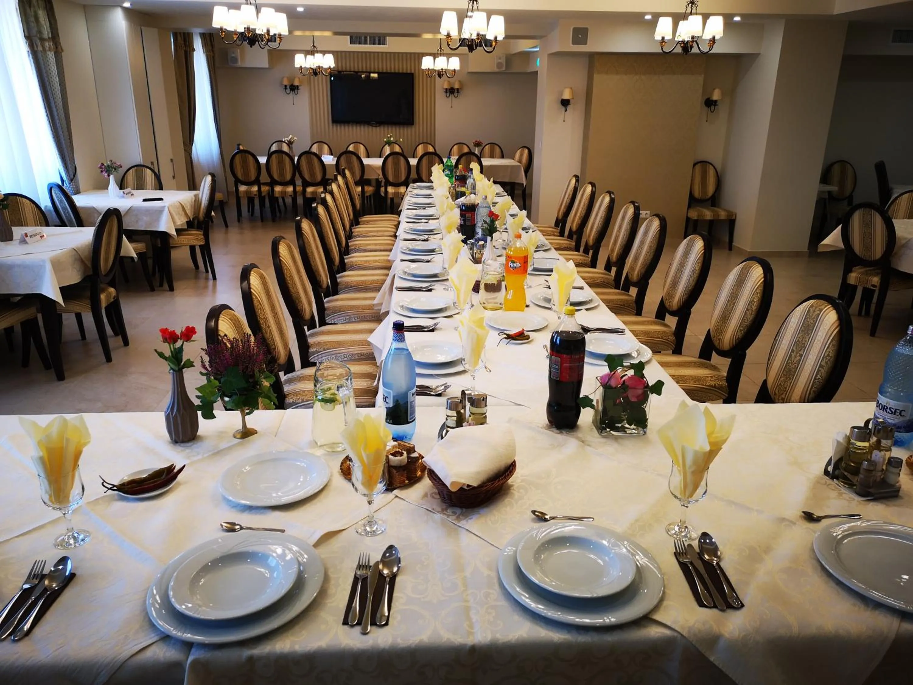 Restaurant/places to eat in Hotel Poarta Transilvaniei