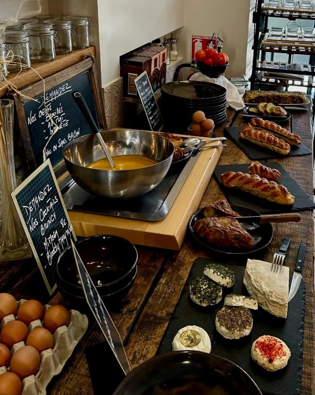 Restaurant/places to eat in Maison Volver