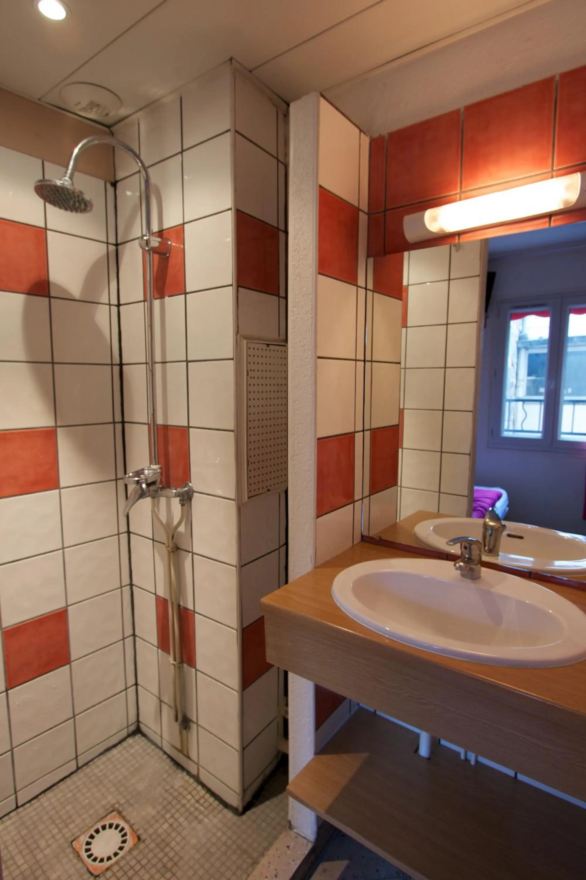 Bathroom in Bastille Hostel