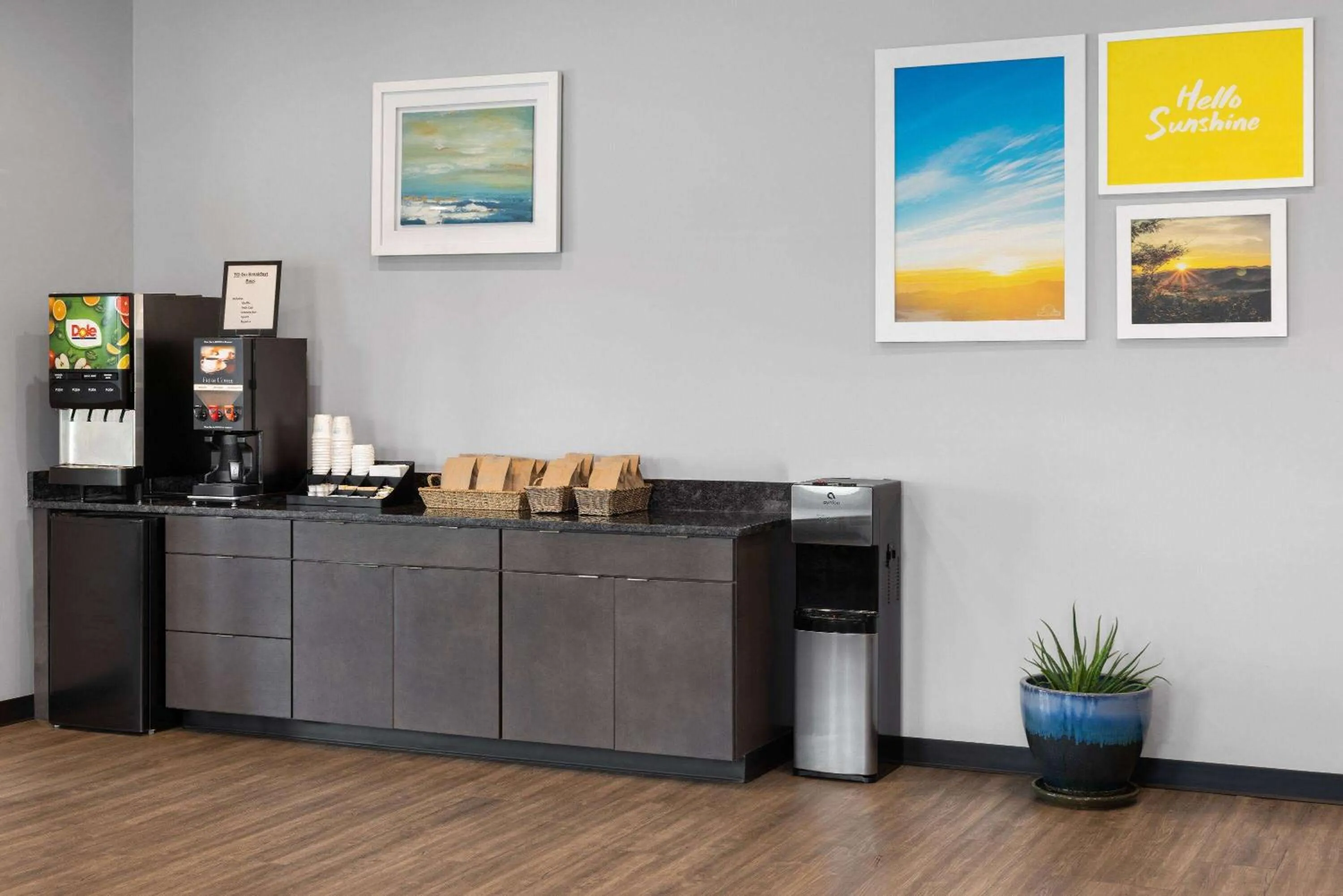 Breakfast in Days Inn of Frederick by Wyndham