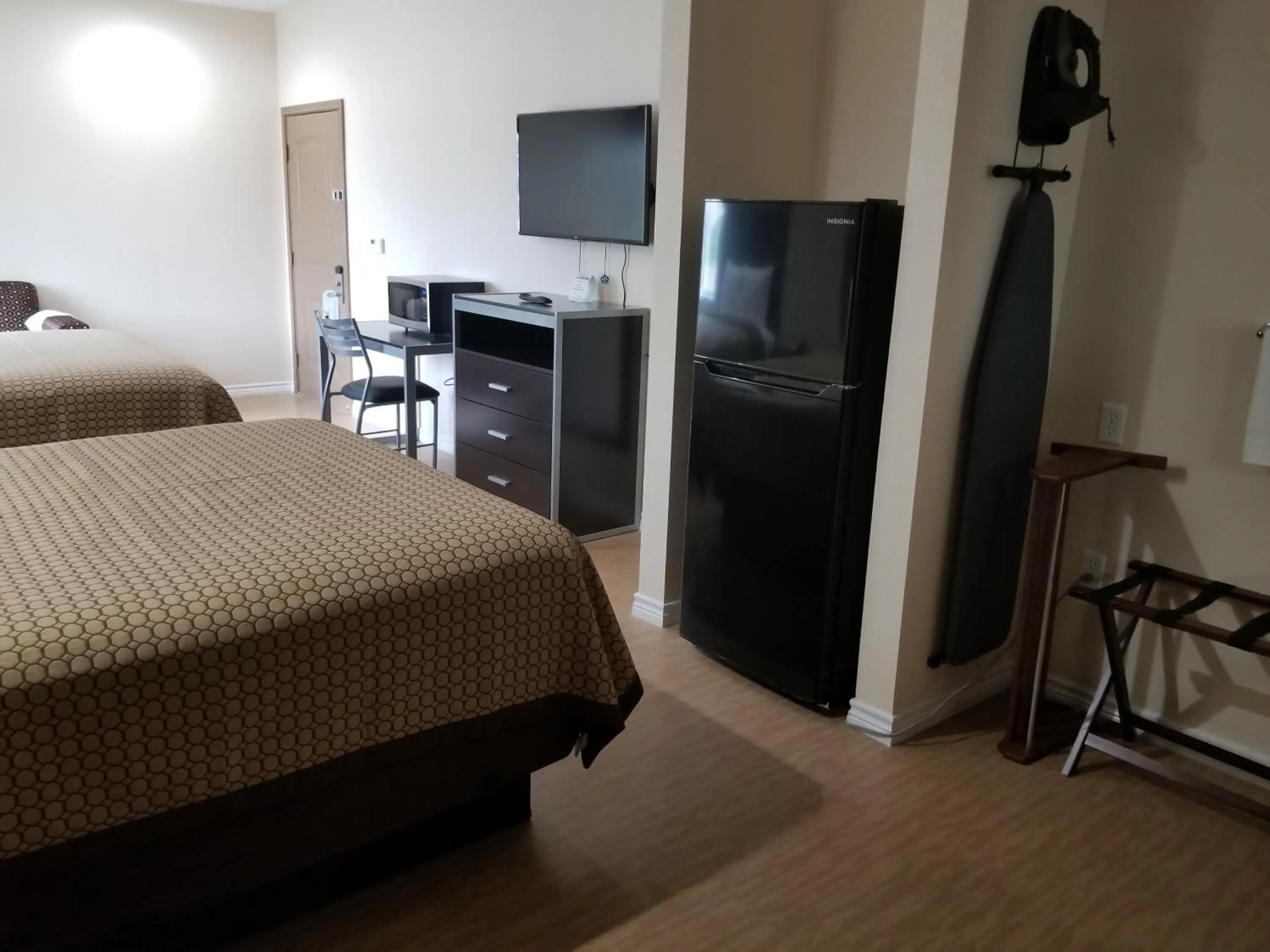 Photo of the whole room in Scottish Inns & Suites