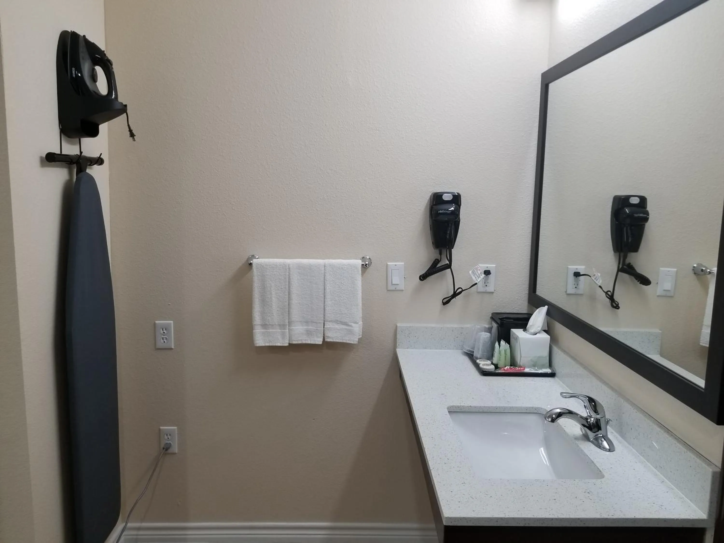 Other in Scottish Inns & Suites