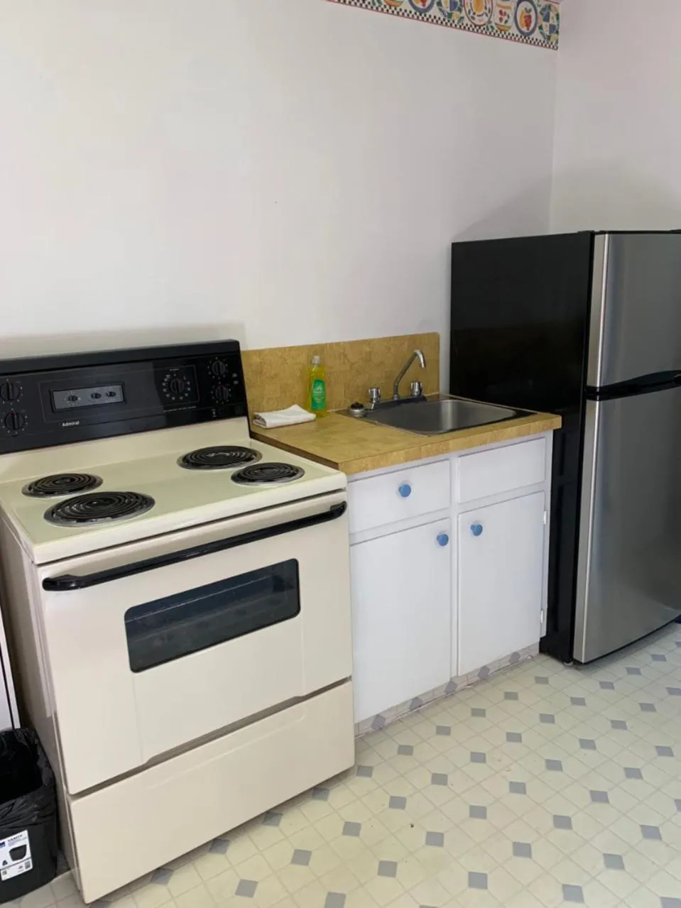 Kitchen or kitchenette in Swiss Sunset Inn