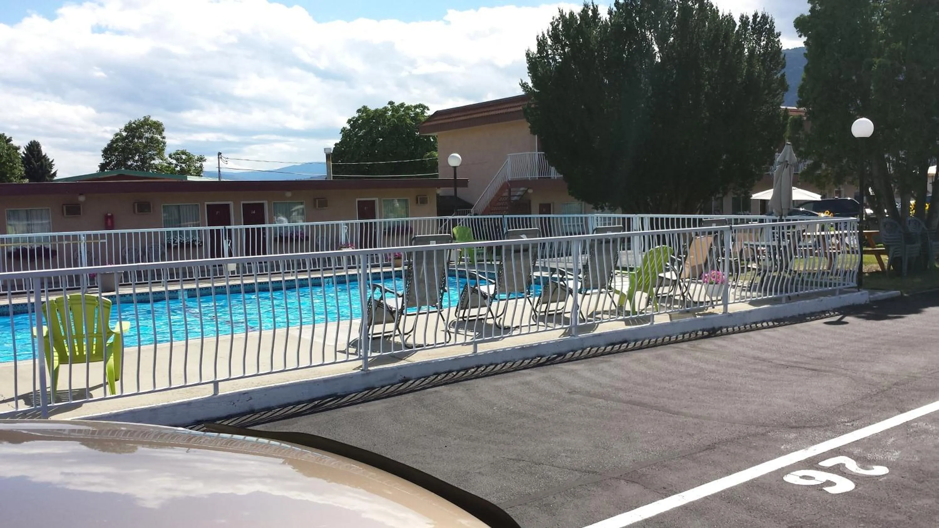 Swimming pool in Swiss Sunset Inn