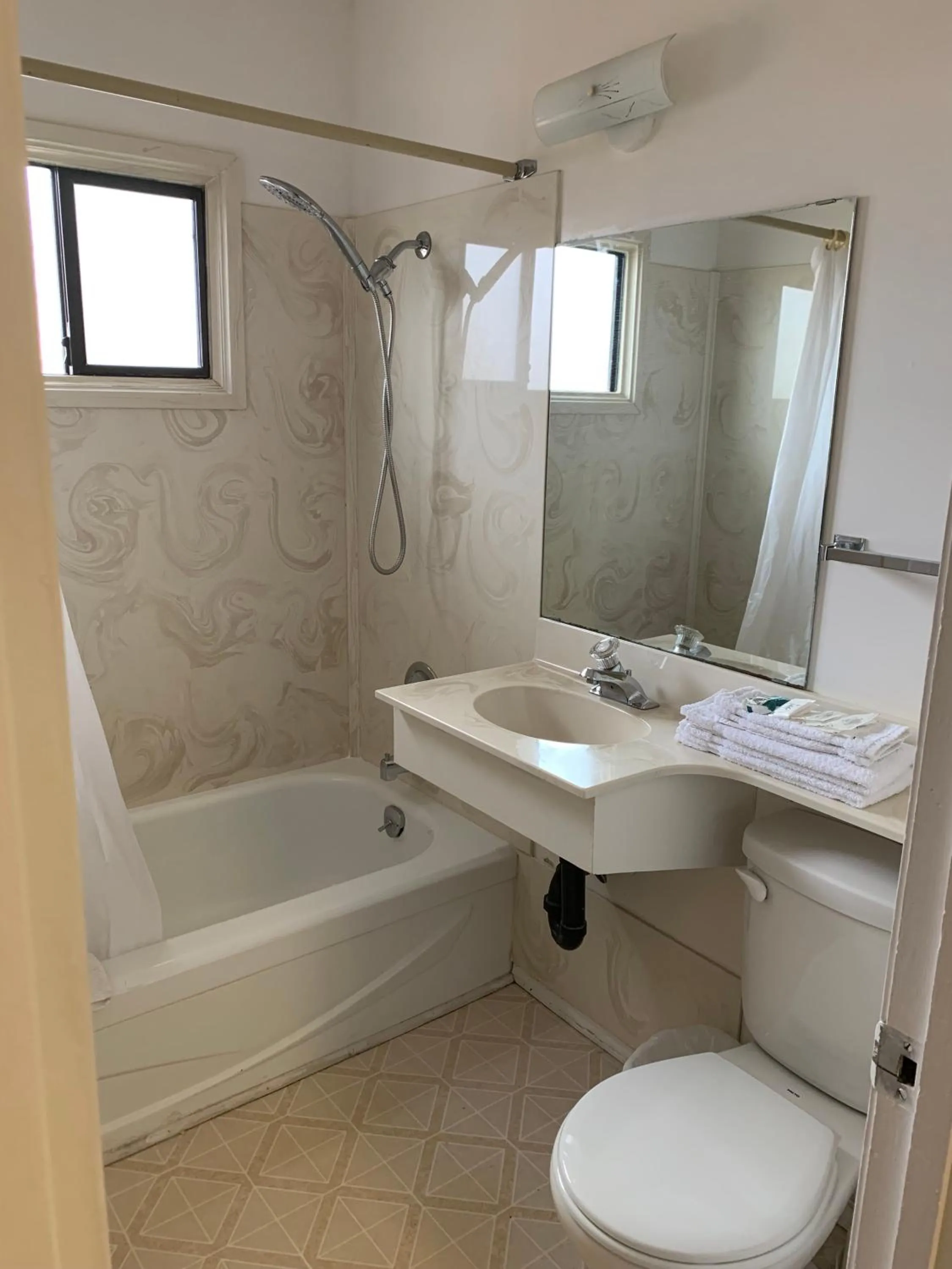 Bathroom in Swiss Sunset Inn