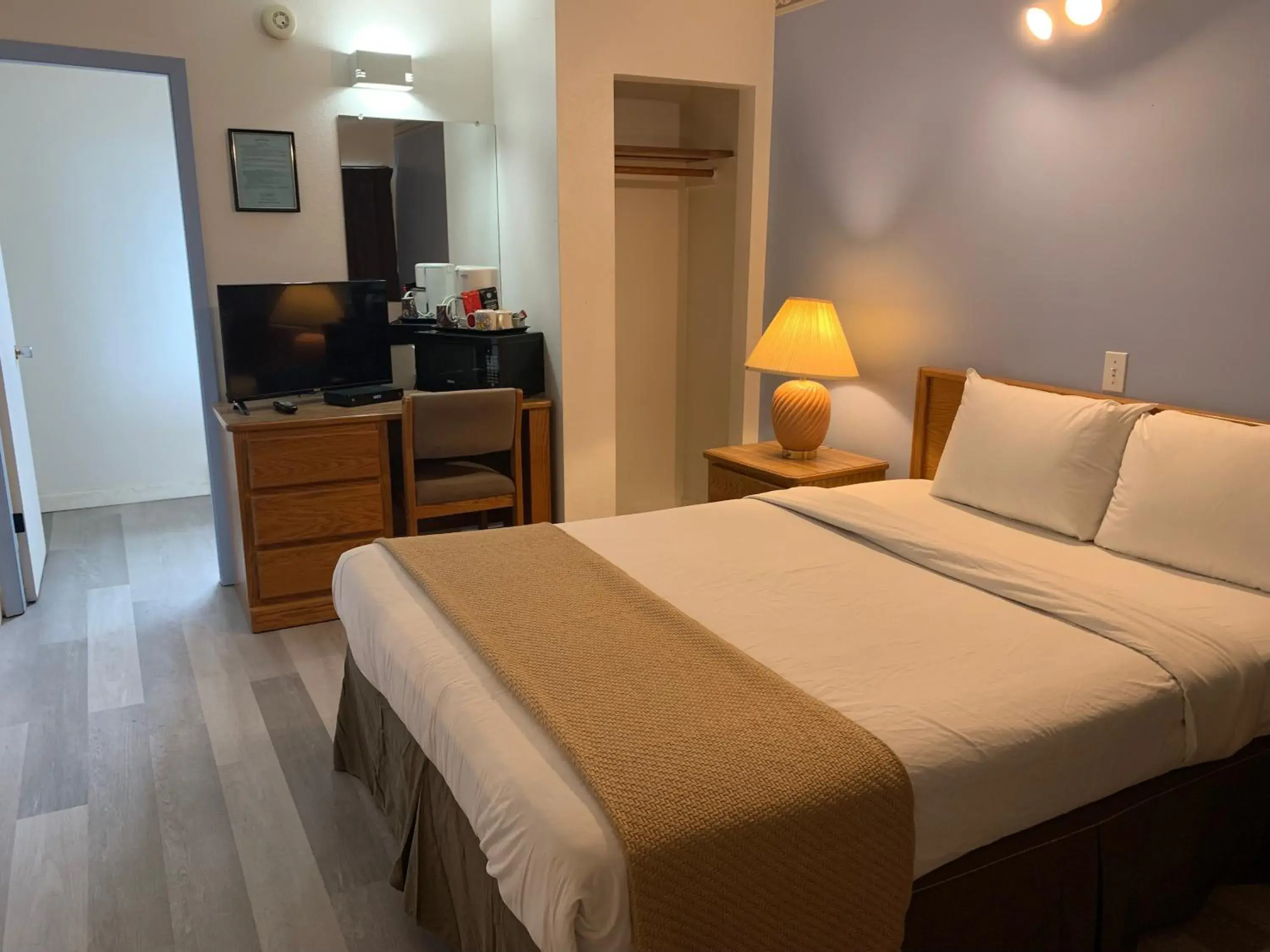 Queen Studio in Swiss Sunset Inn Queen Studio in Swiss Sunset Inn