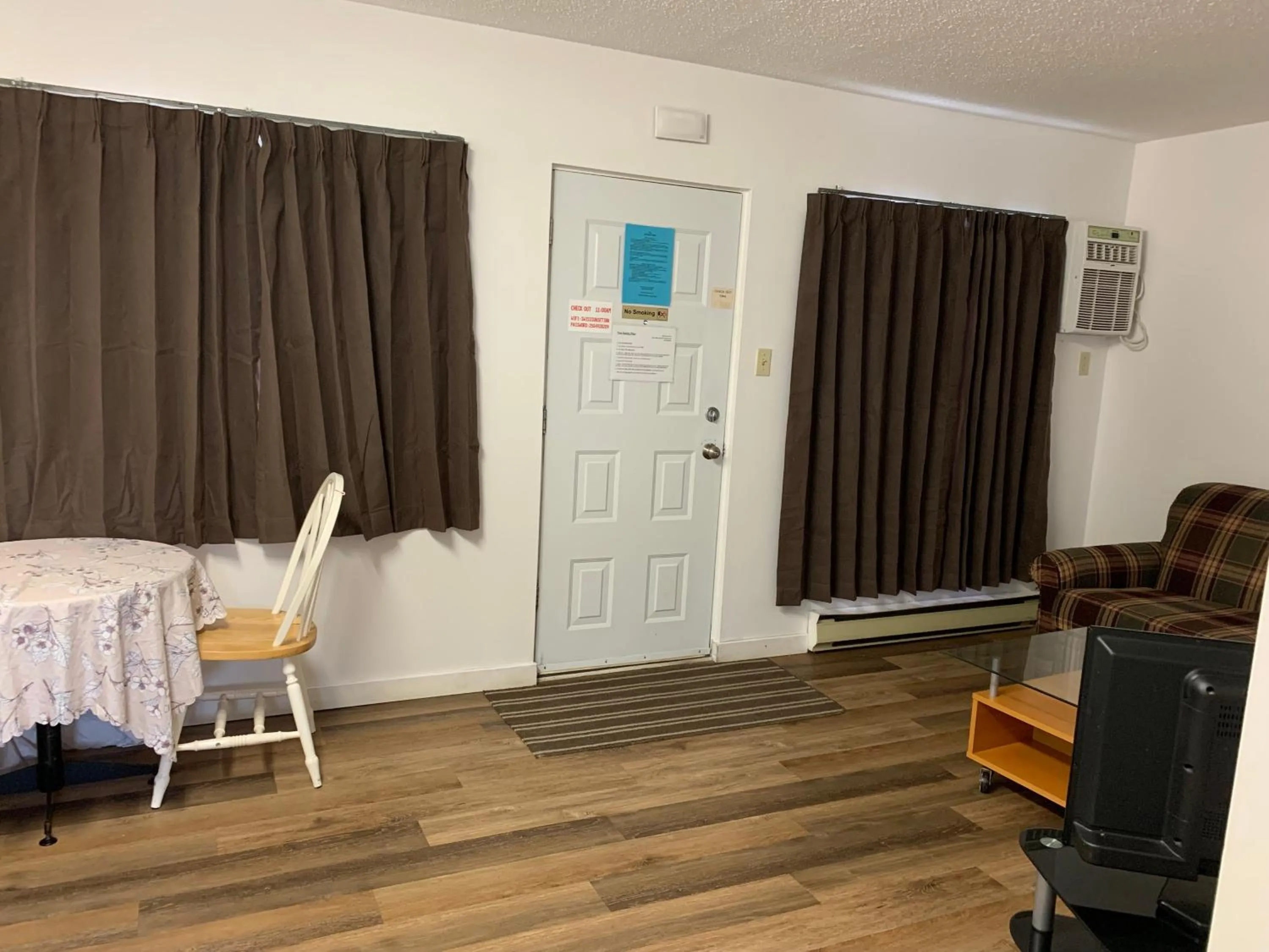 Dining area in Swiss Sunset Inn