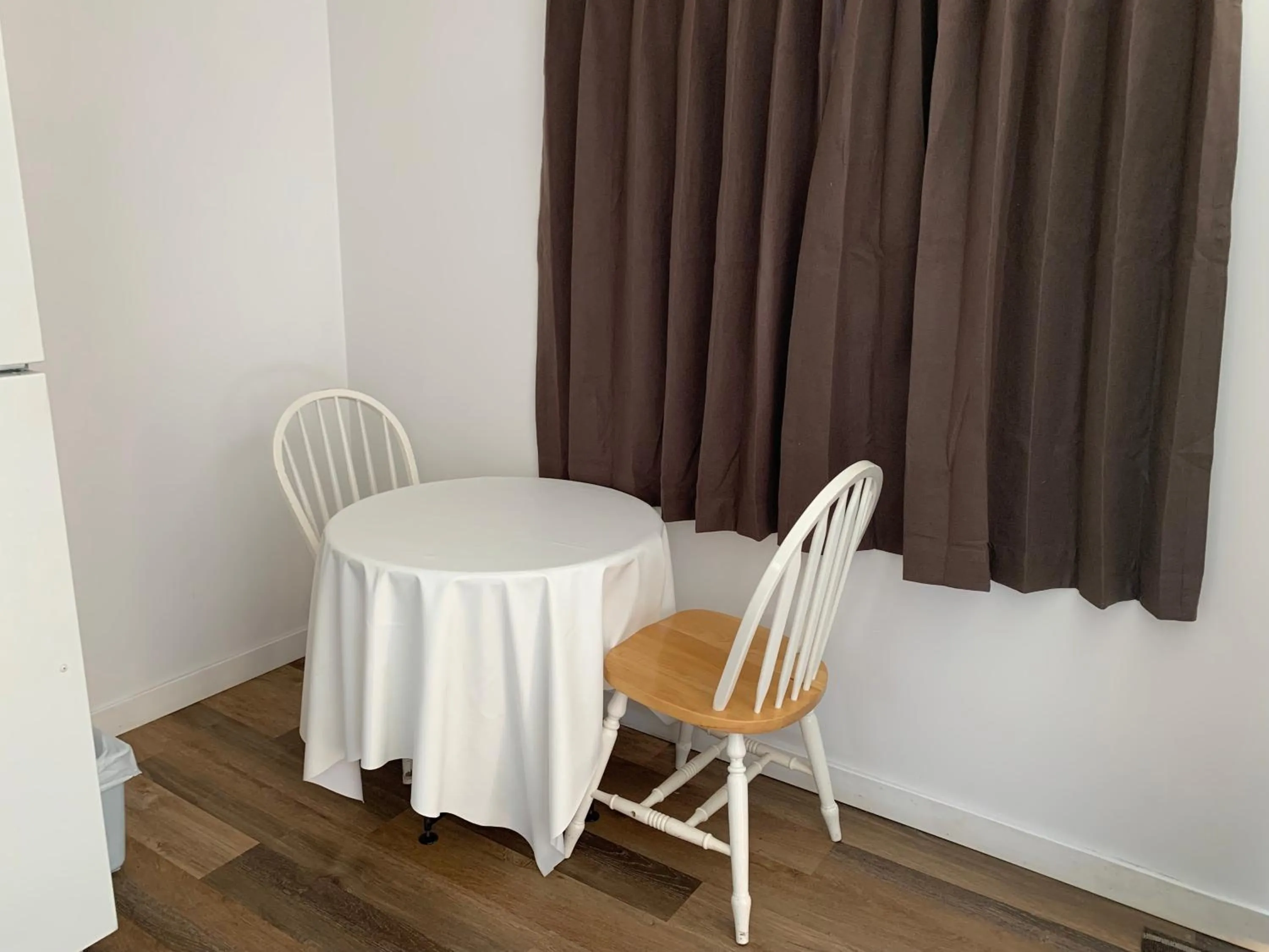 Dining area in Swiss Sunset Inn