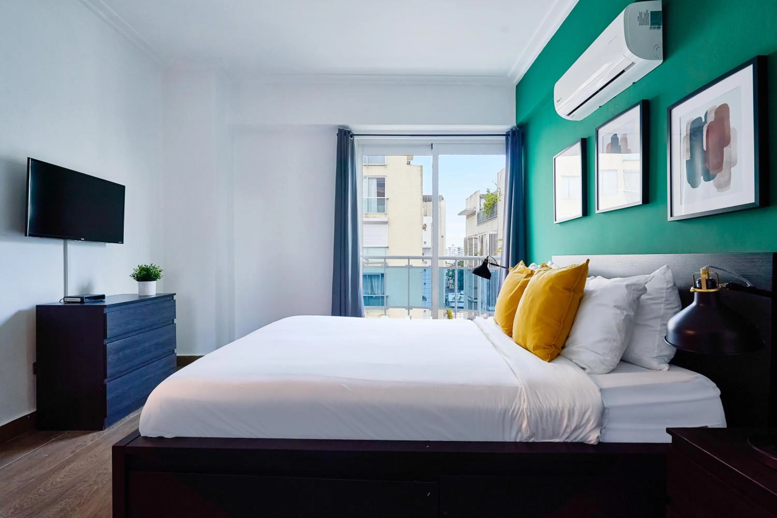 Bedroom, Bed in Central Park Tower