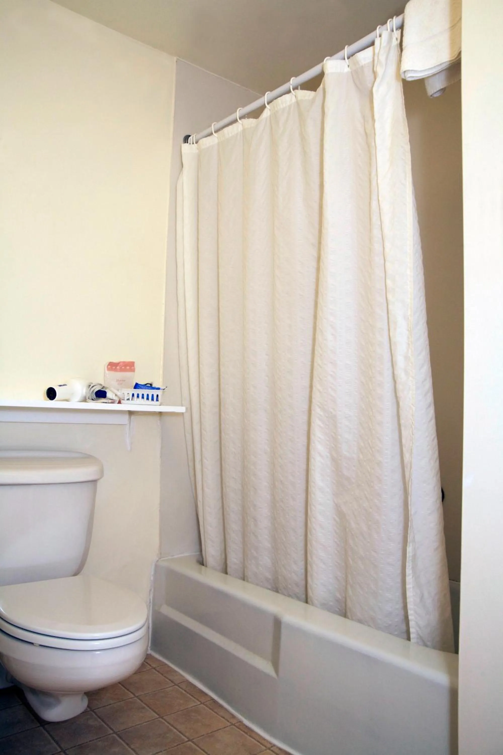 Bathroom in Sunset Motor Inn