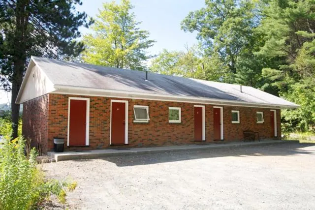 Facade/entrance in Sunset Motor Inn