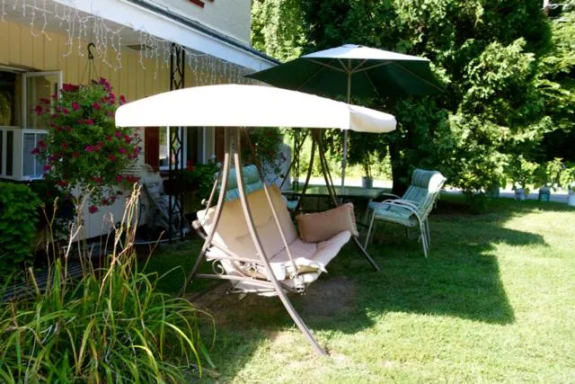 Facade/entrance in Sunset Motor Inn