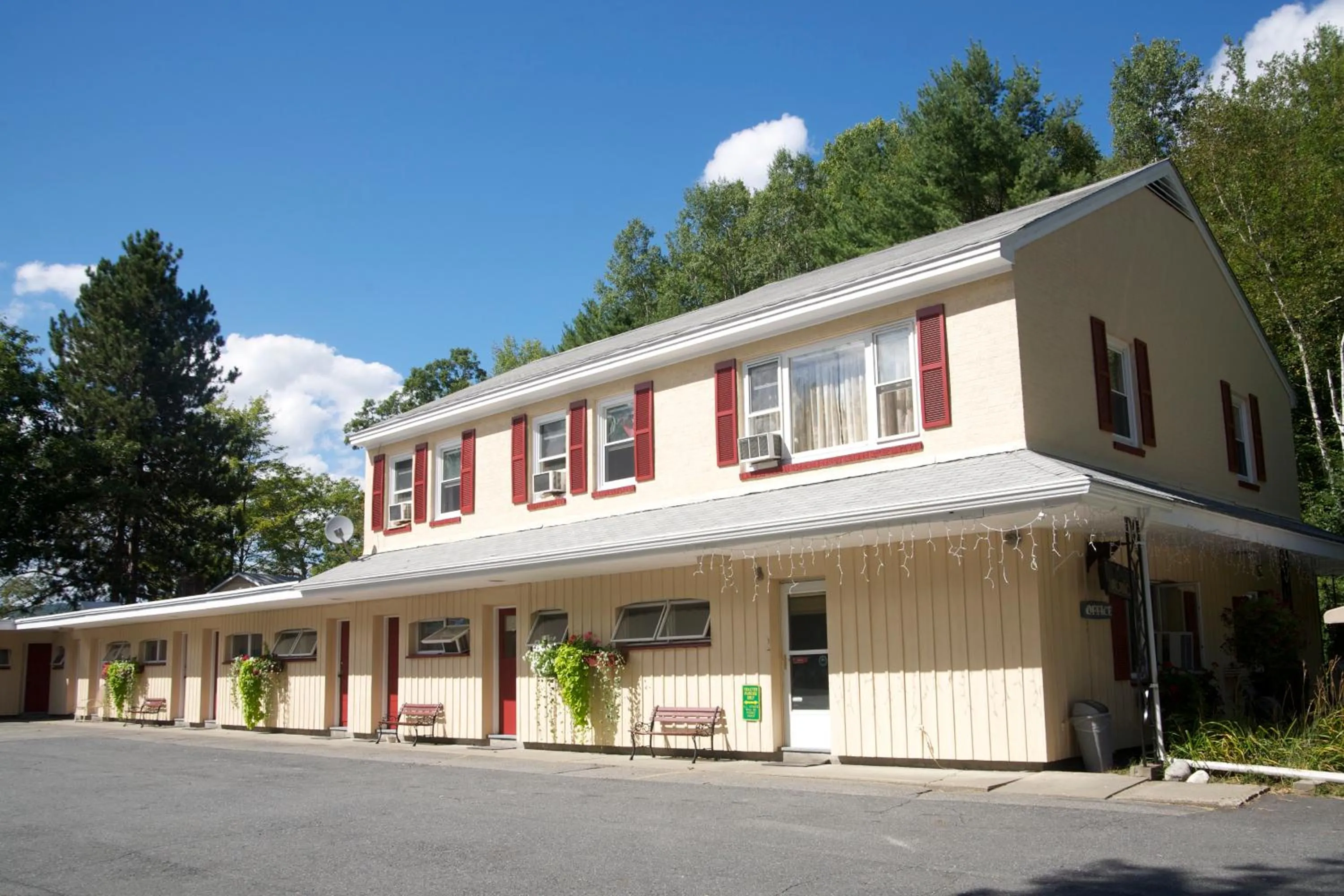 Facade/entrance in Sunset Motor Inn