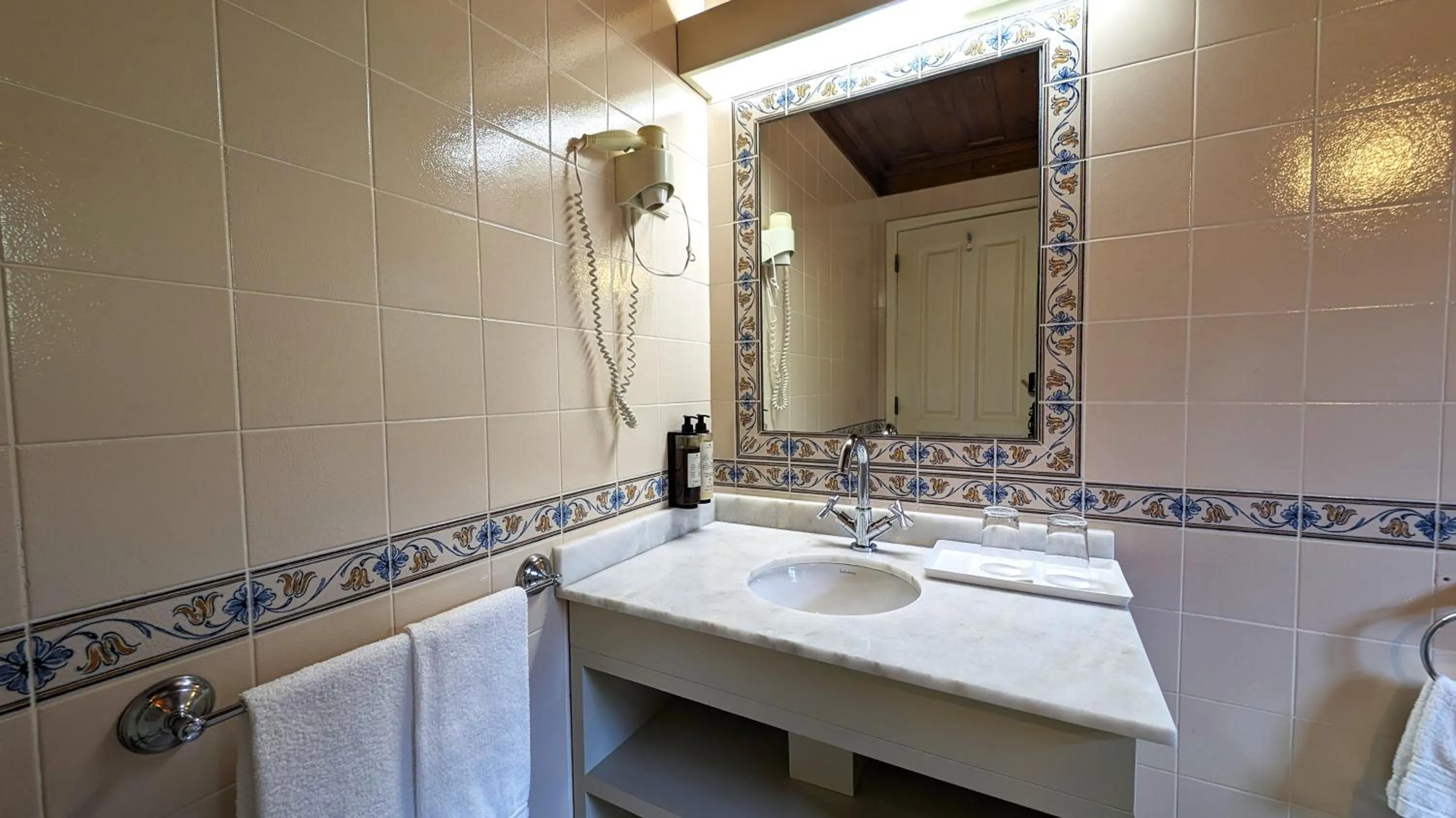 One-Bedroom Apartment with Balcony in Quinta do Burgo - Nature Hotel