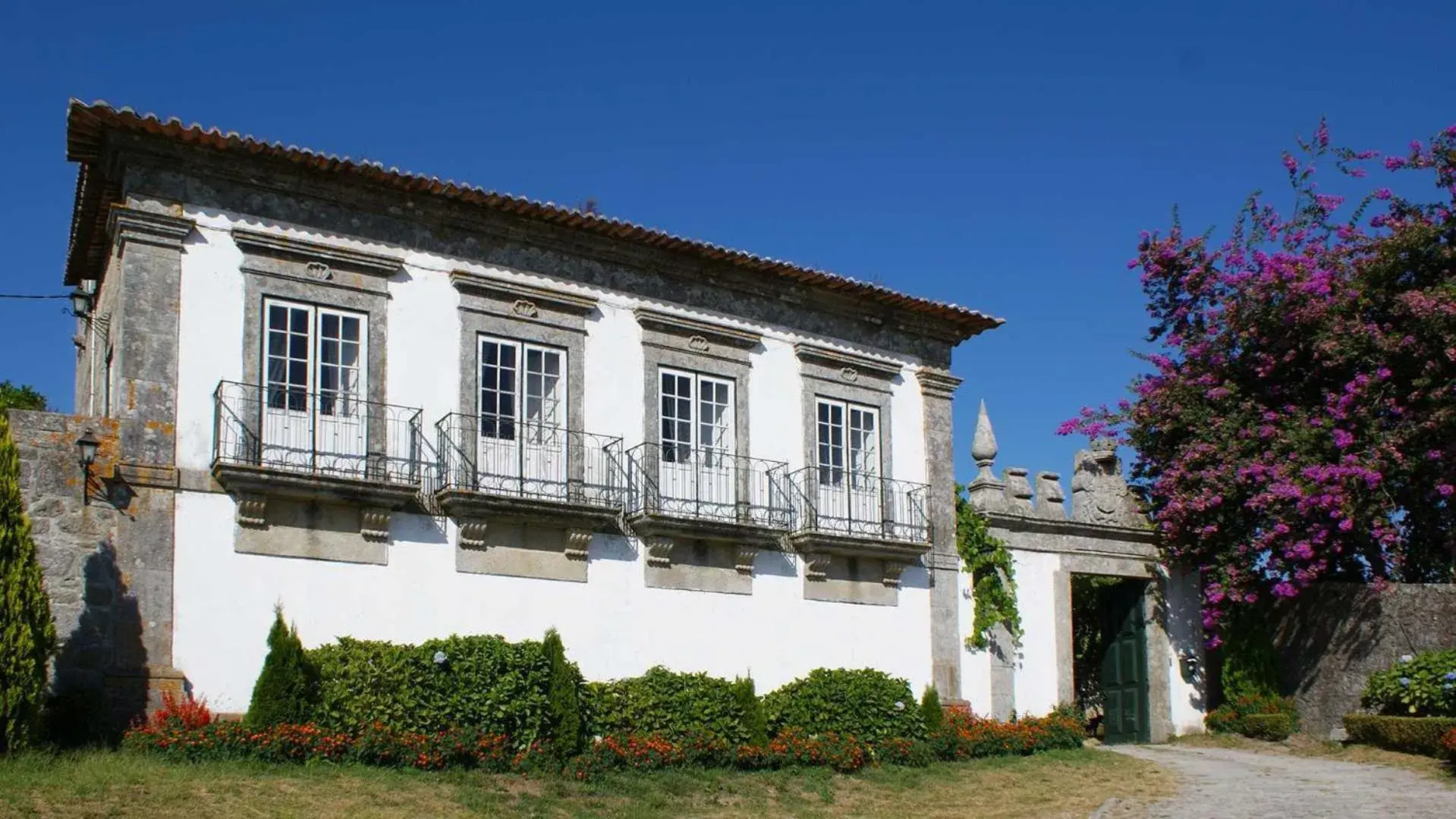 Facade/entrance in Quinta do Paco d'Anha Facade/entrance in Quinta do Paco d'Anha