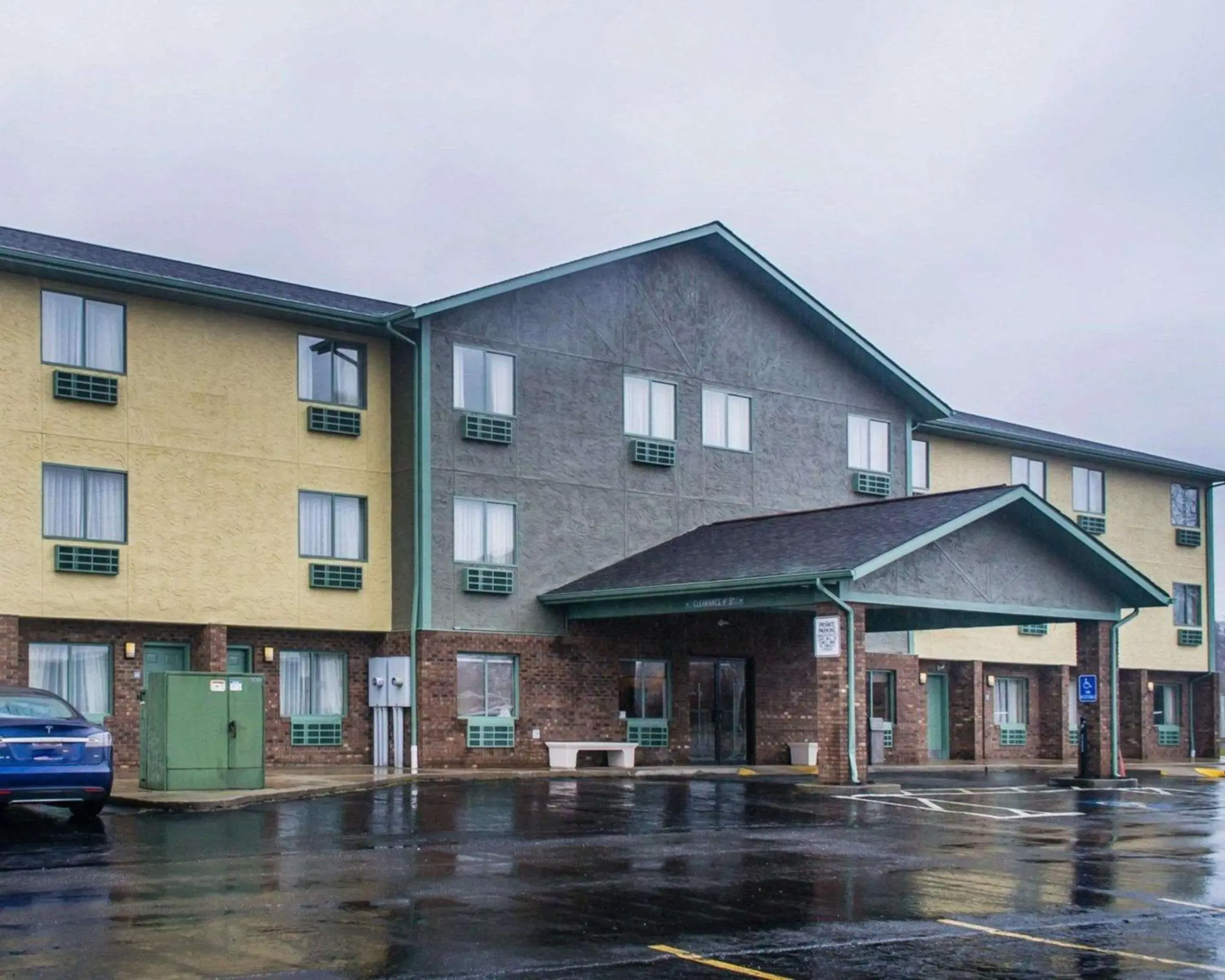 Property building in Quality Inn Streetsboro - Kent Property building in Quality Inn Streetsboro - Kent