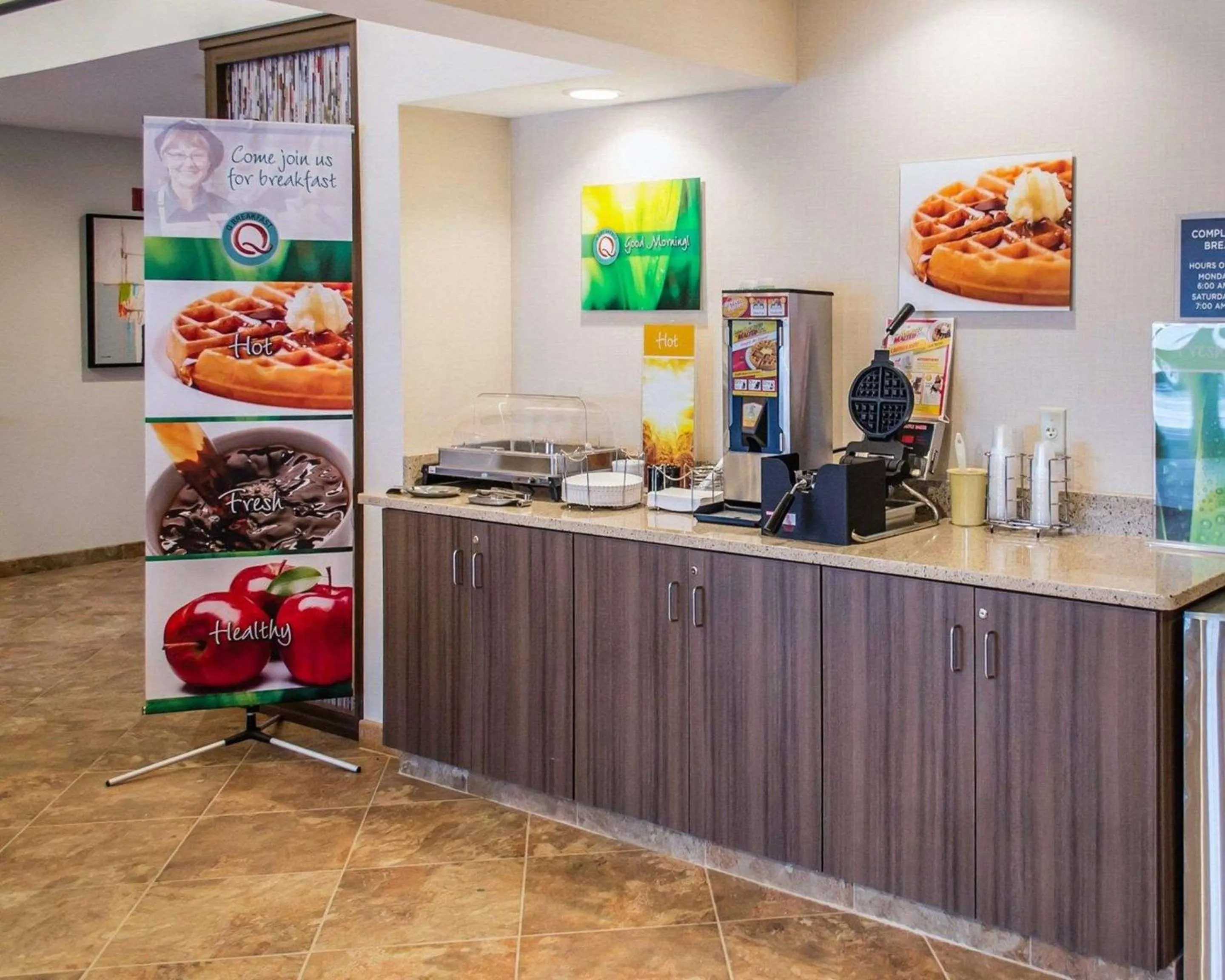 Breakfast in Quality Inn Streetsboro - Kent