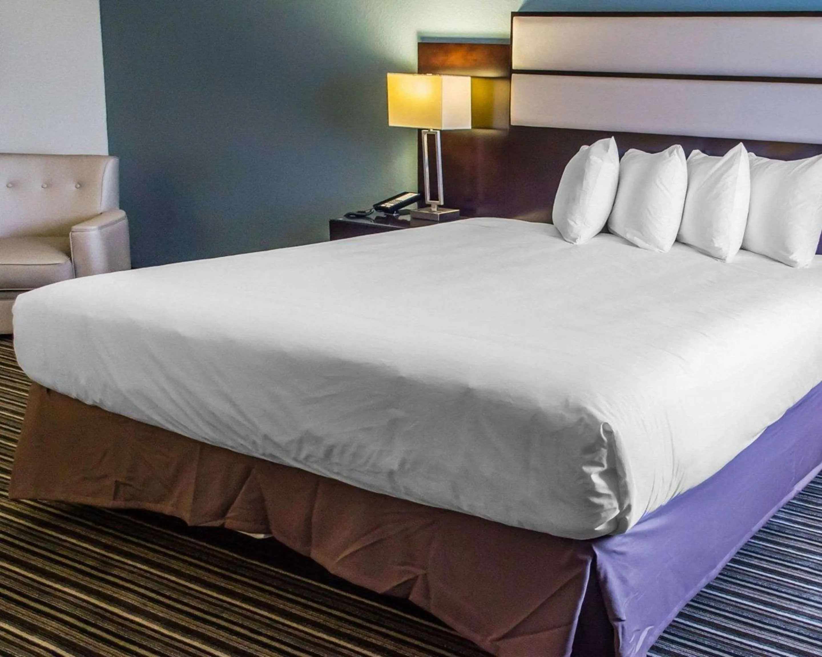 Bedroom, Bed in Quality Inn Streetsboro - Kent