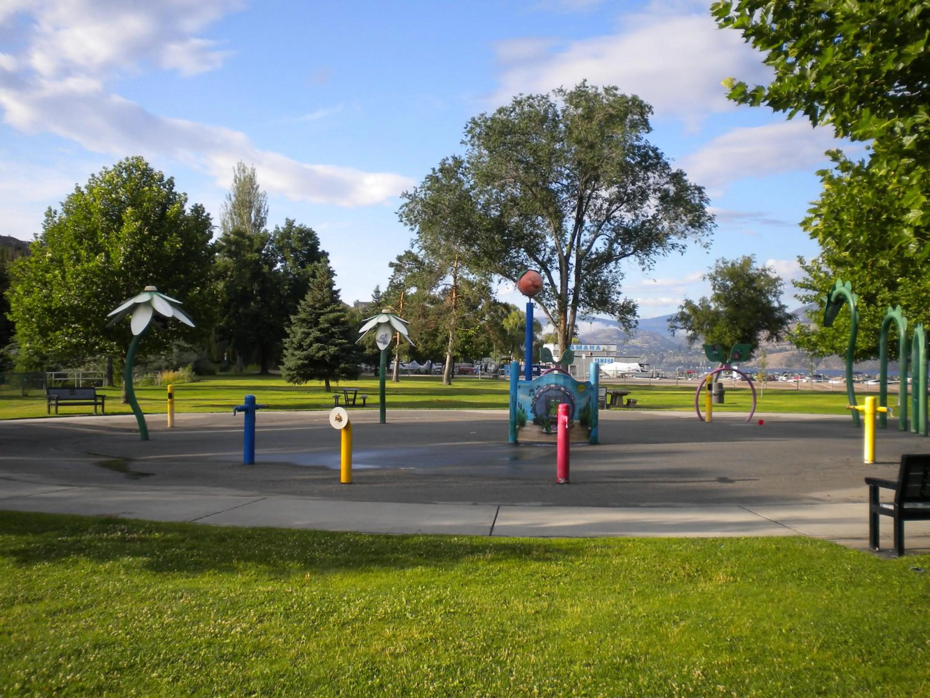 Children play ground in Holiday House Motel