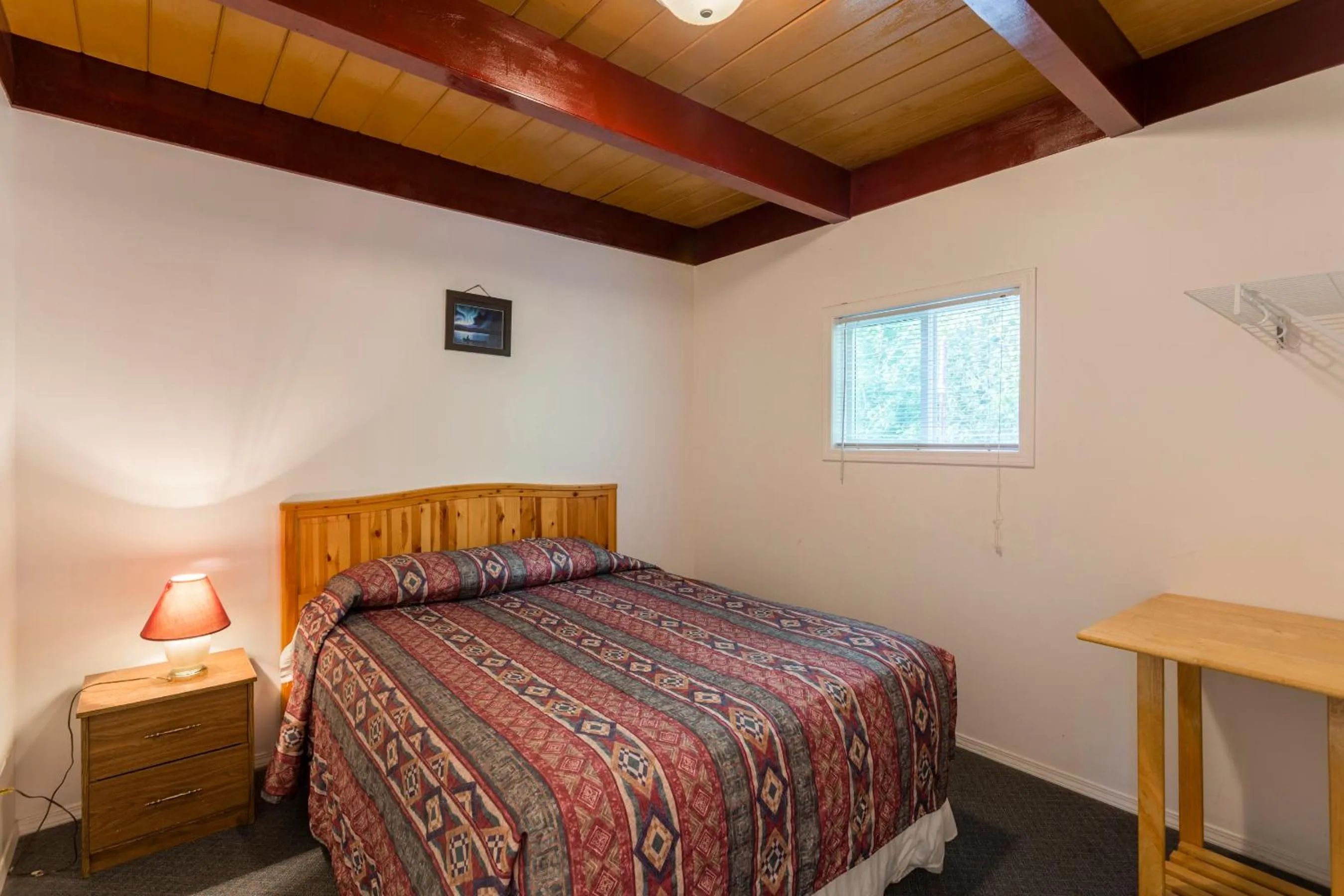 Bed in Holiday House Motel