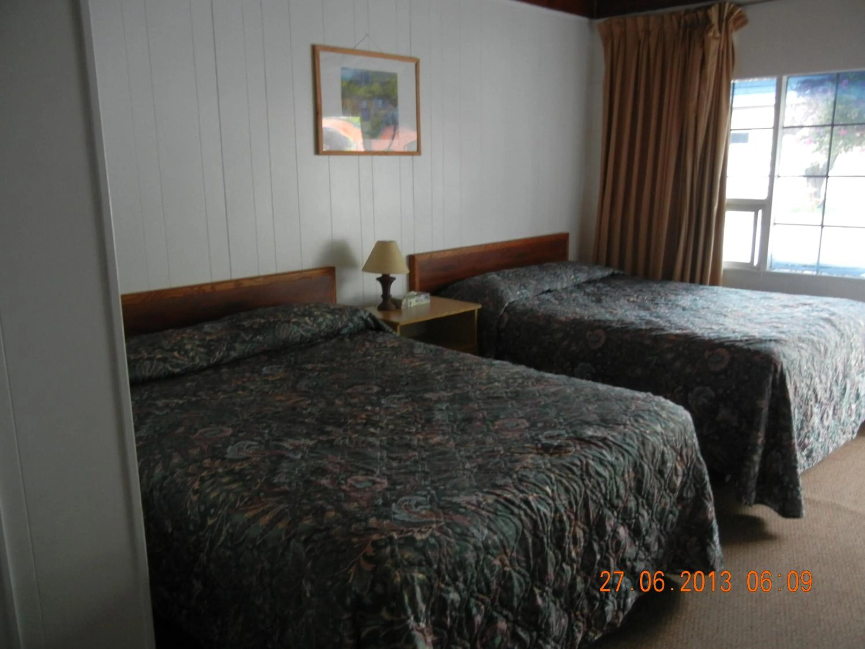 Photo of the whole room, Bed in Holiday House Motel