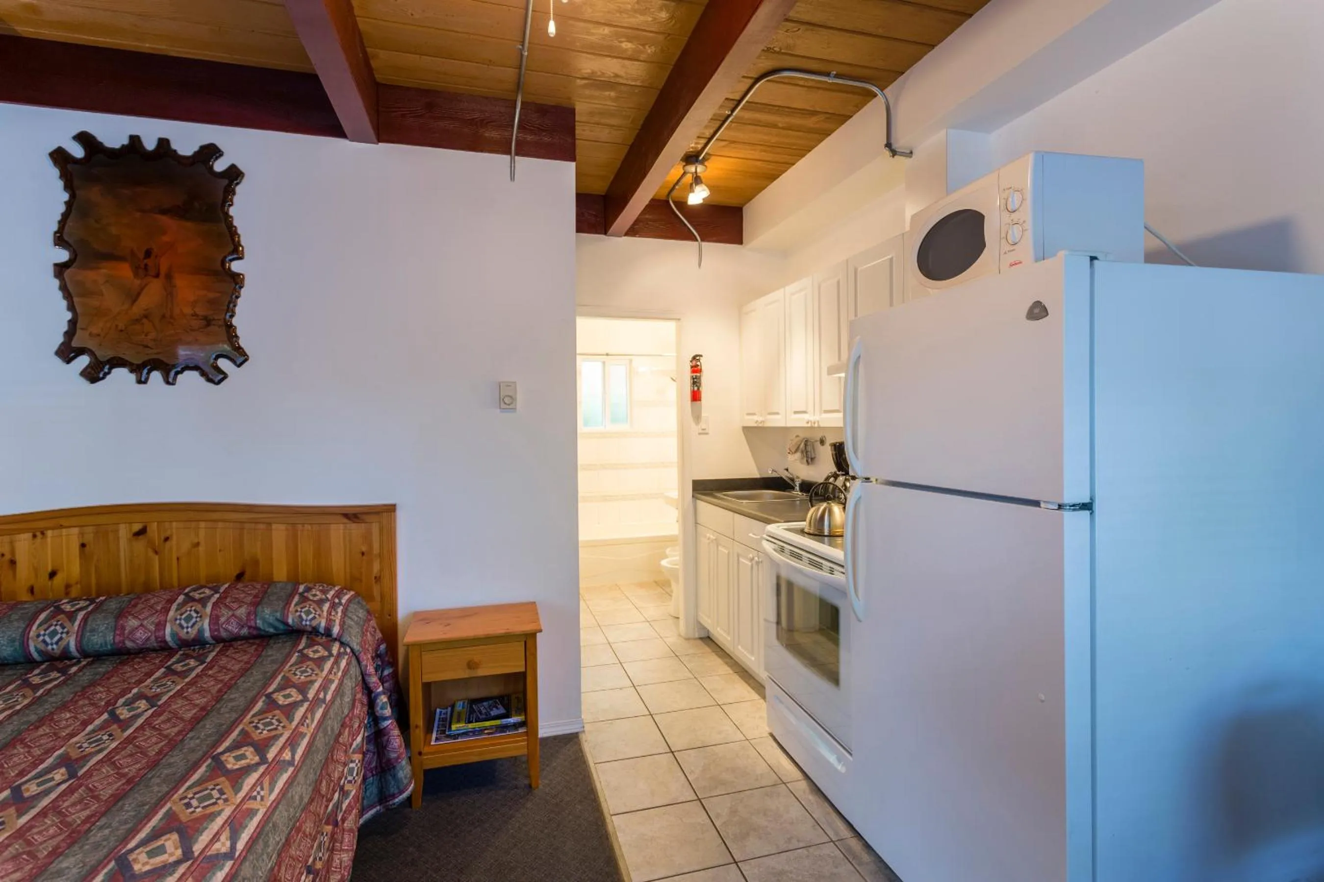 Kitchen or kitchenette in Holiday House Motel