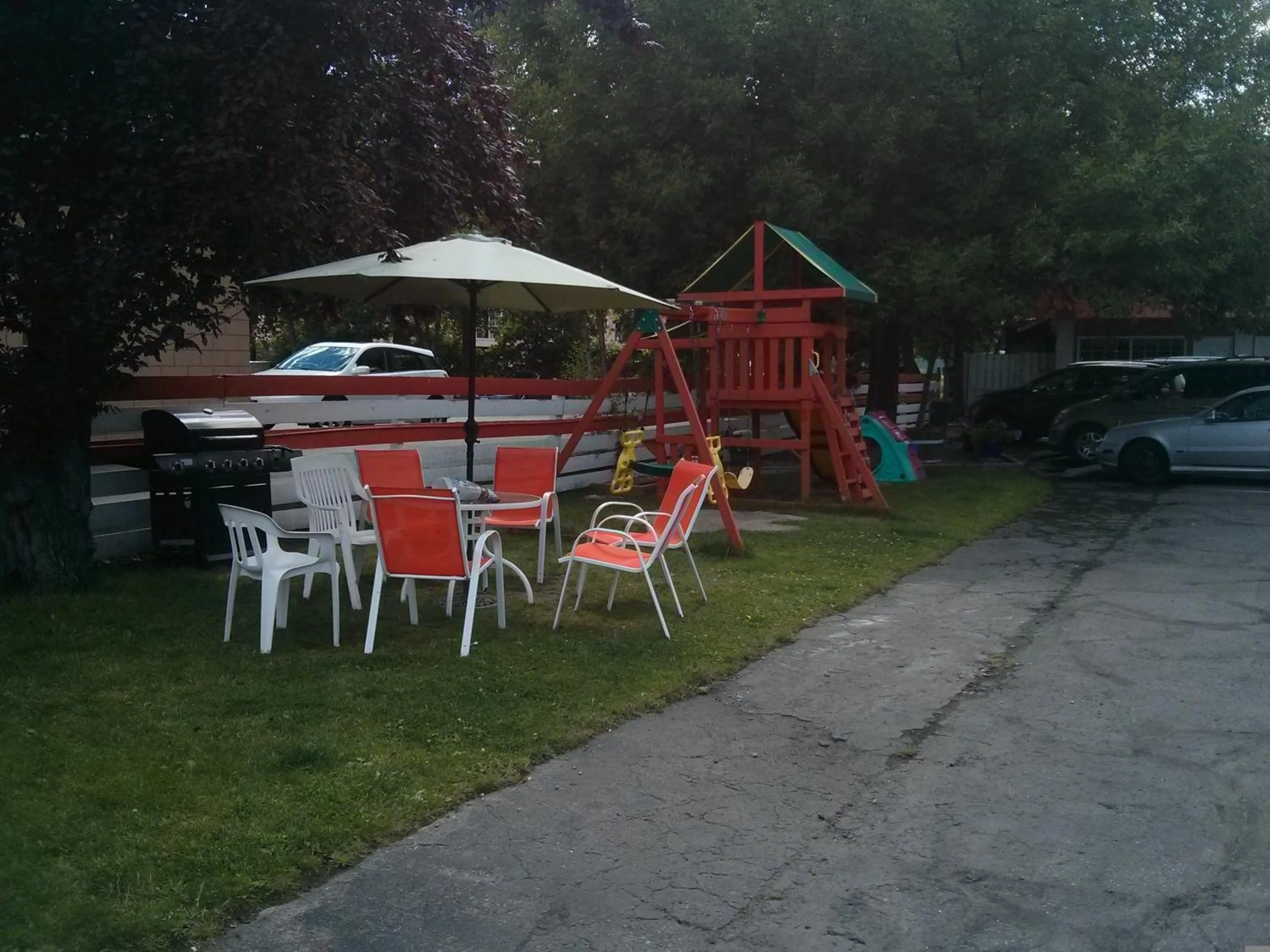 Children play ground in Holiday House Motel