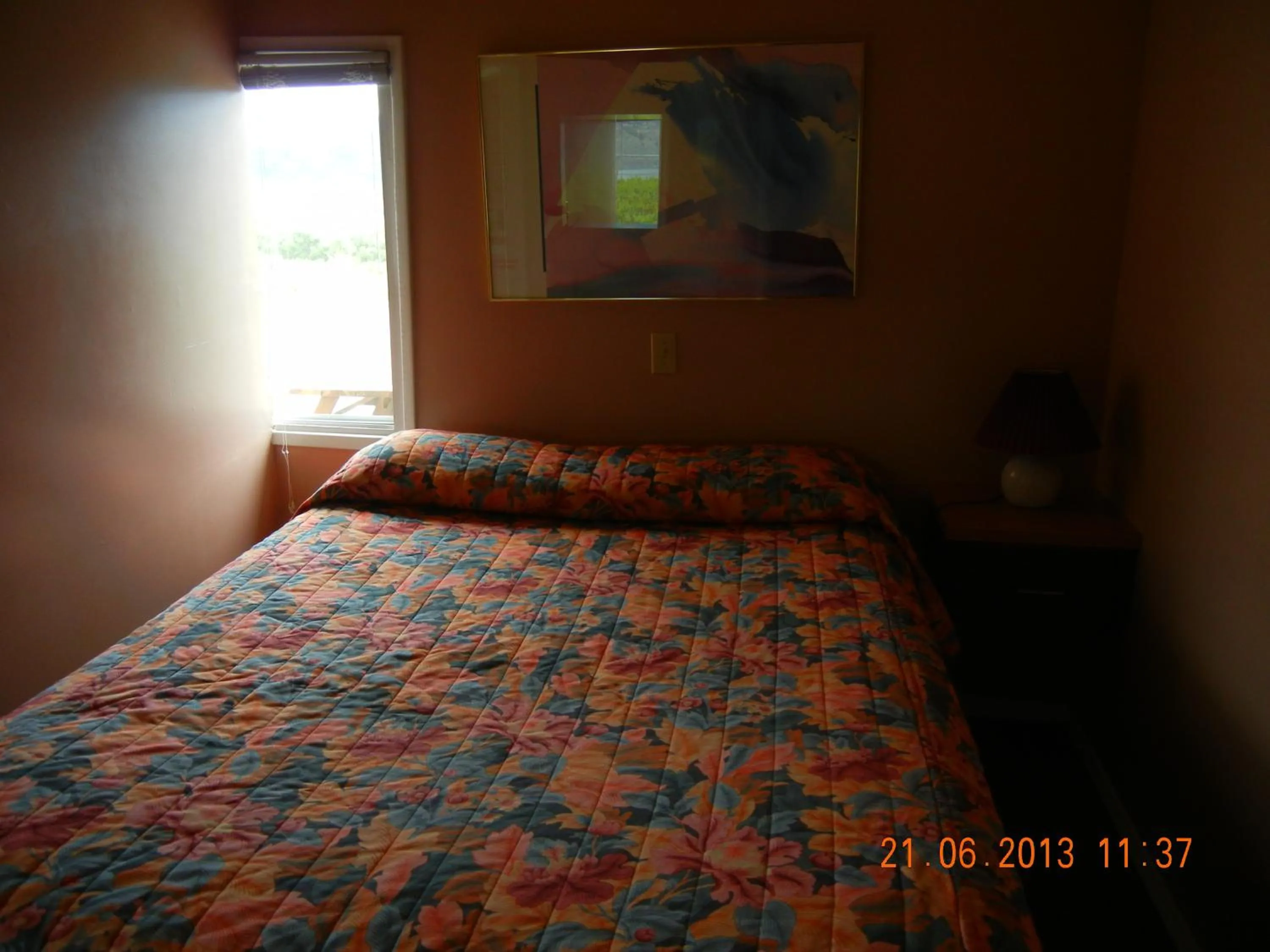 Bed in Holiday House Motel