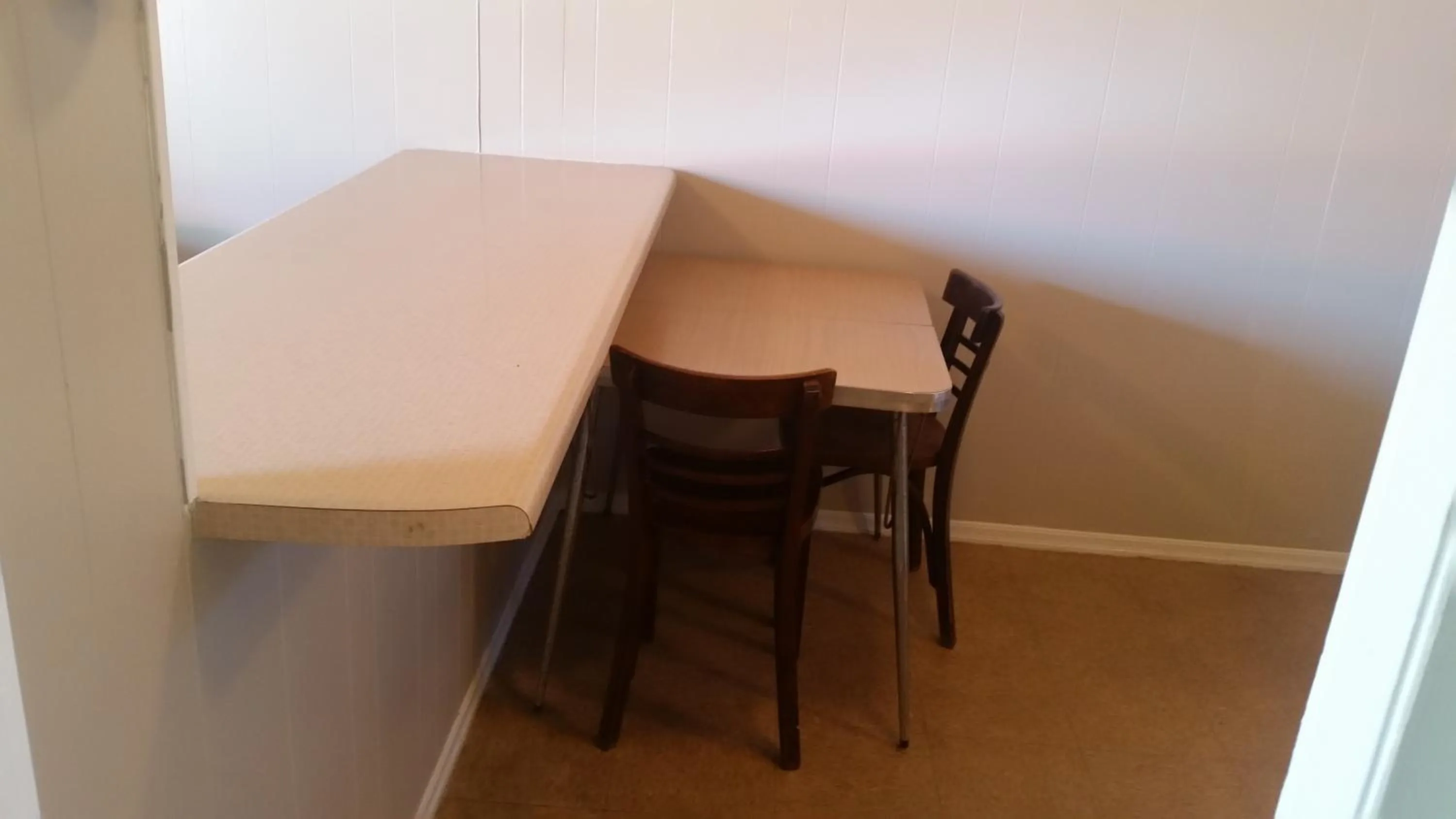 Dining area in Holiday House Motel
