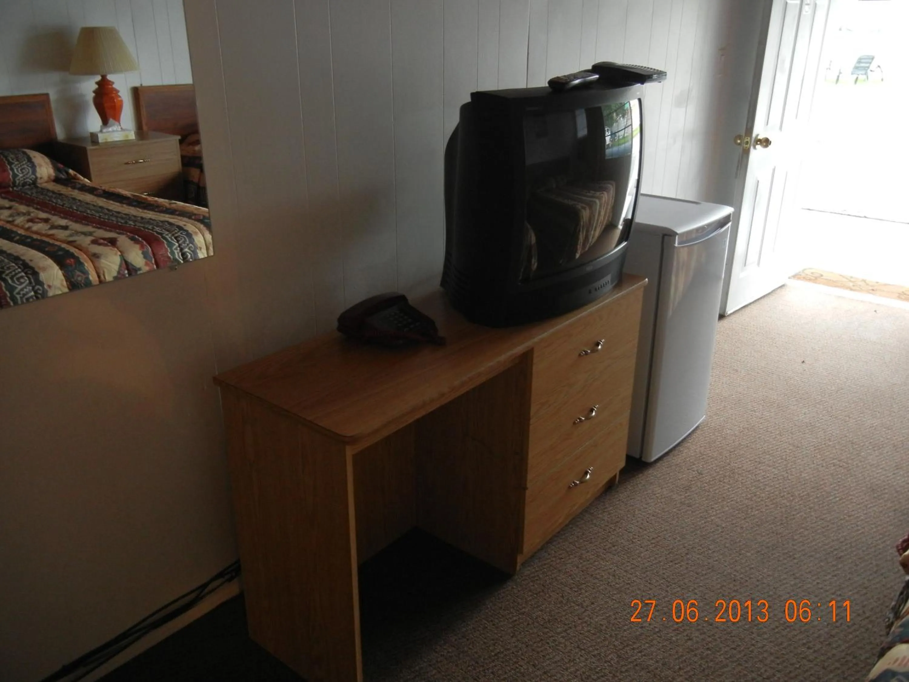 TV and multimedia in Holiday House Motel